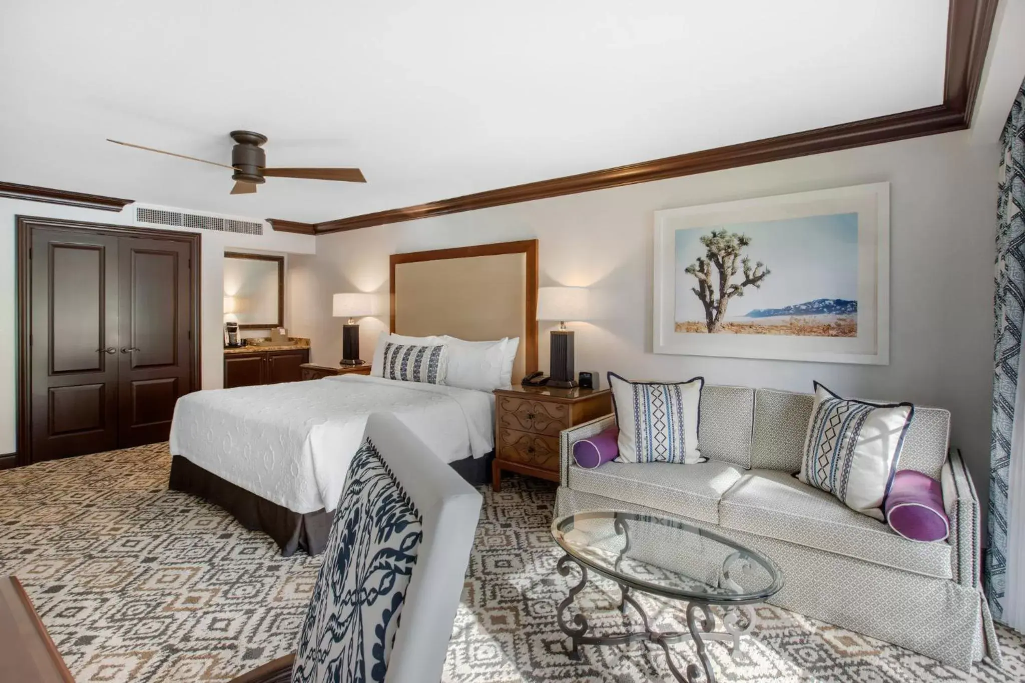 Photo of the whole room, Bed in Omni Rancho Las Palmas Resort & Spa