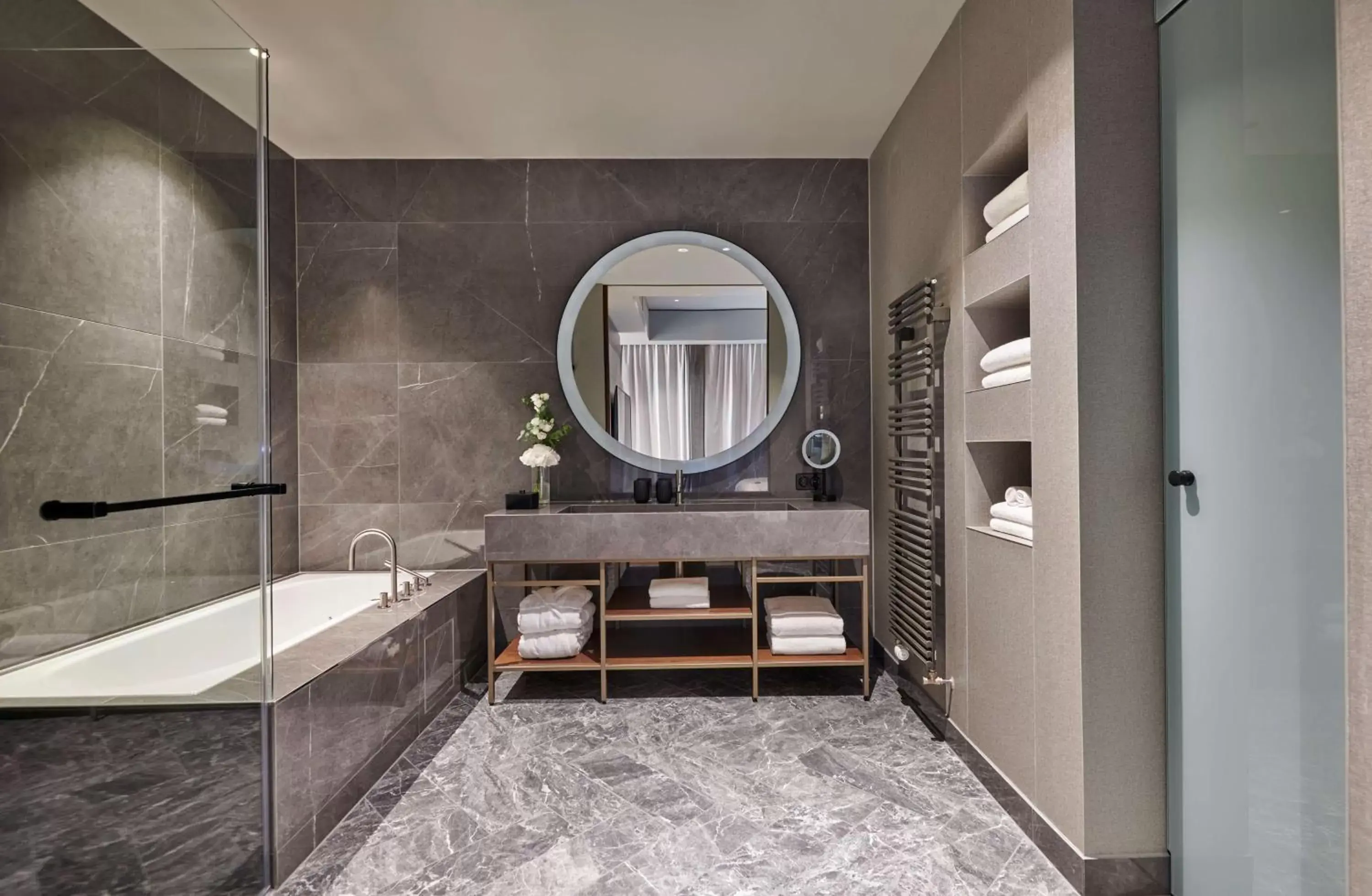 Shower, Bathroom in Hyatt Regency Zurich Airport Circle