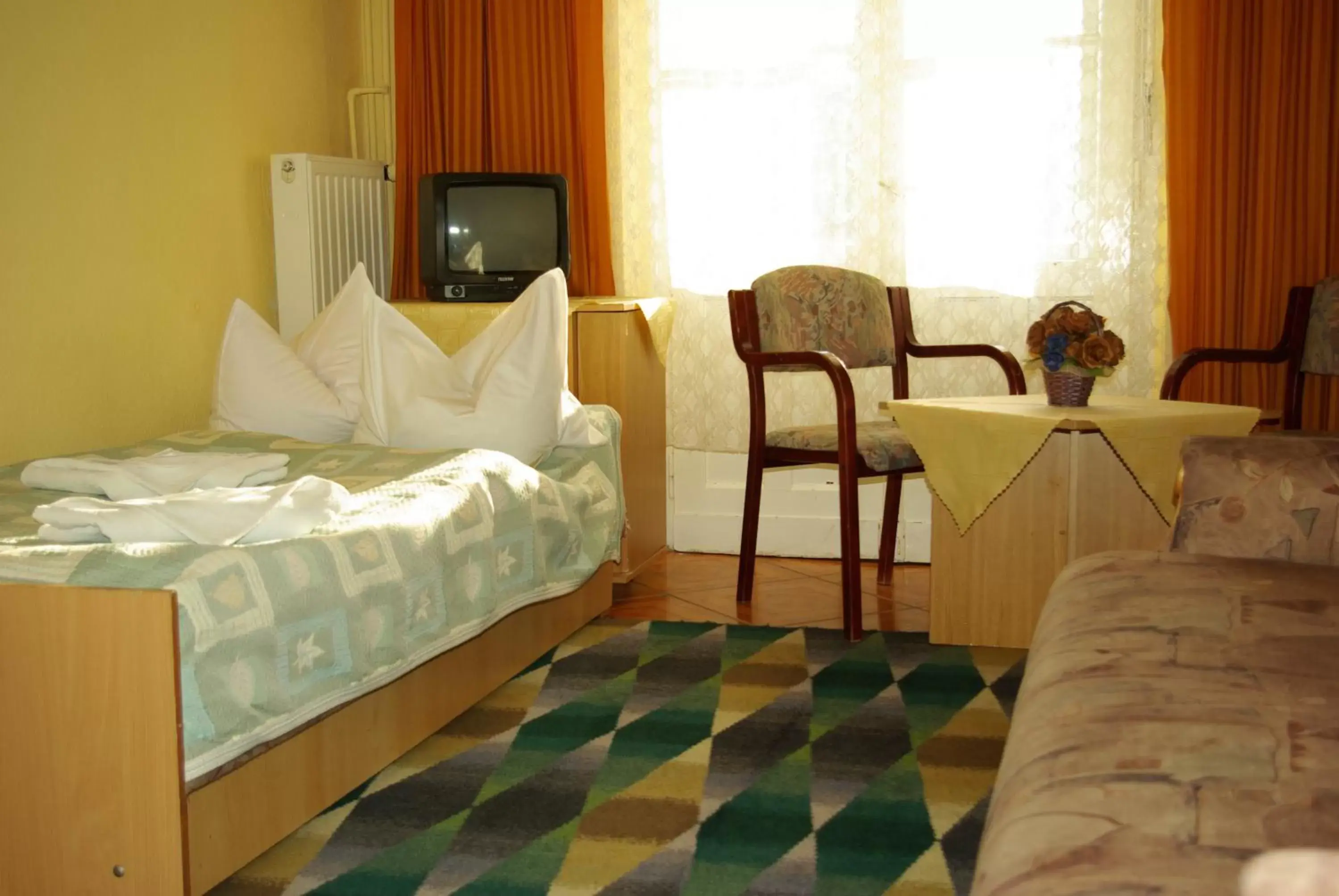 Twin Room with Shared Bathroom in Ośrodek Wypoczynkowy Rzemieślnik Twin Room with Shared Bathroom in Ośrodek Wypoczynkowy Rzemieślnik