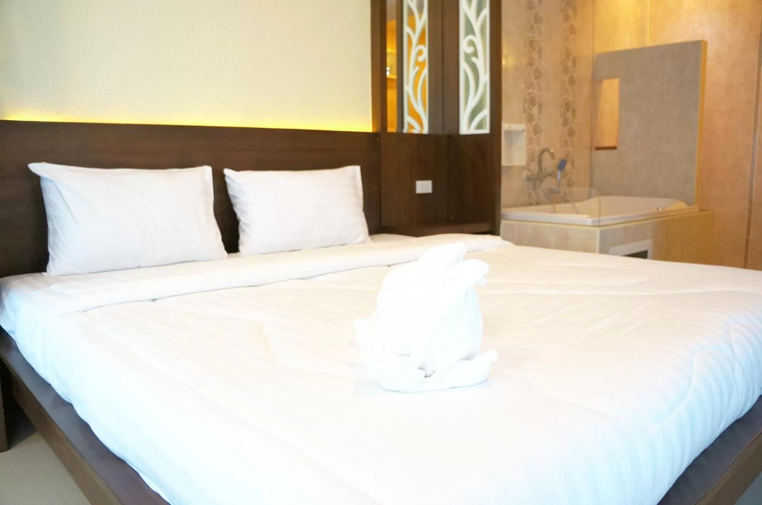 Bed in Chanpraya Resort