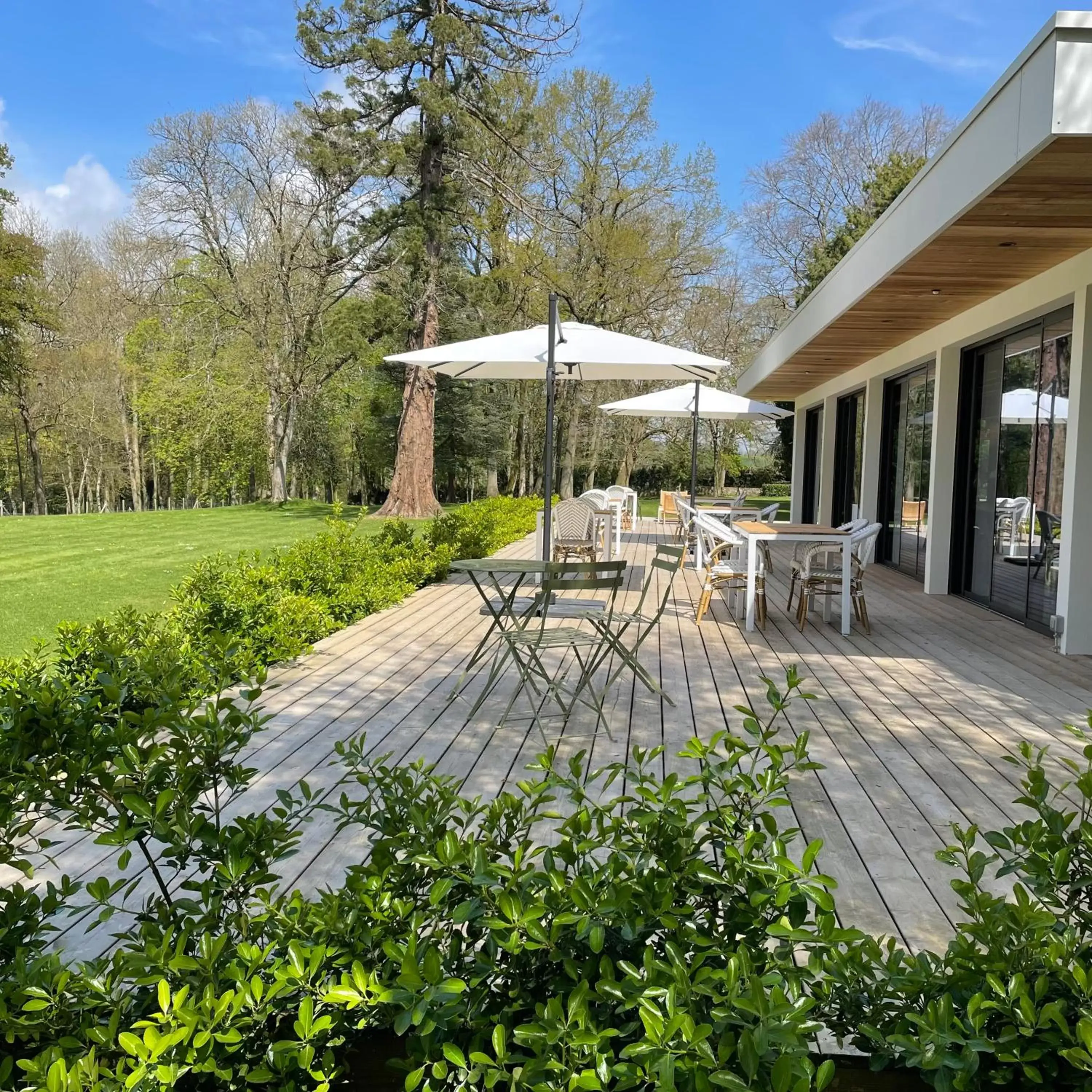 Patio in Hôtel le Corbusson