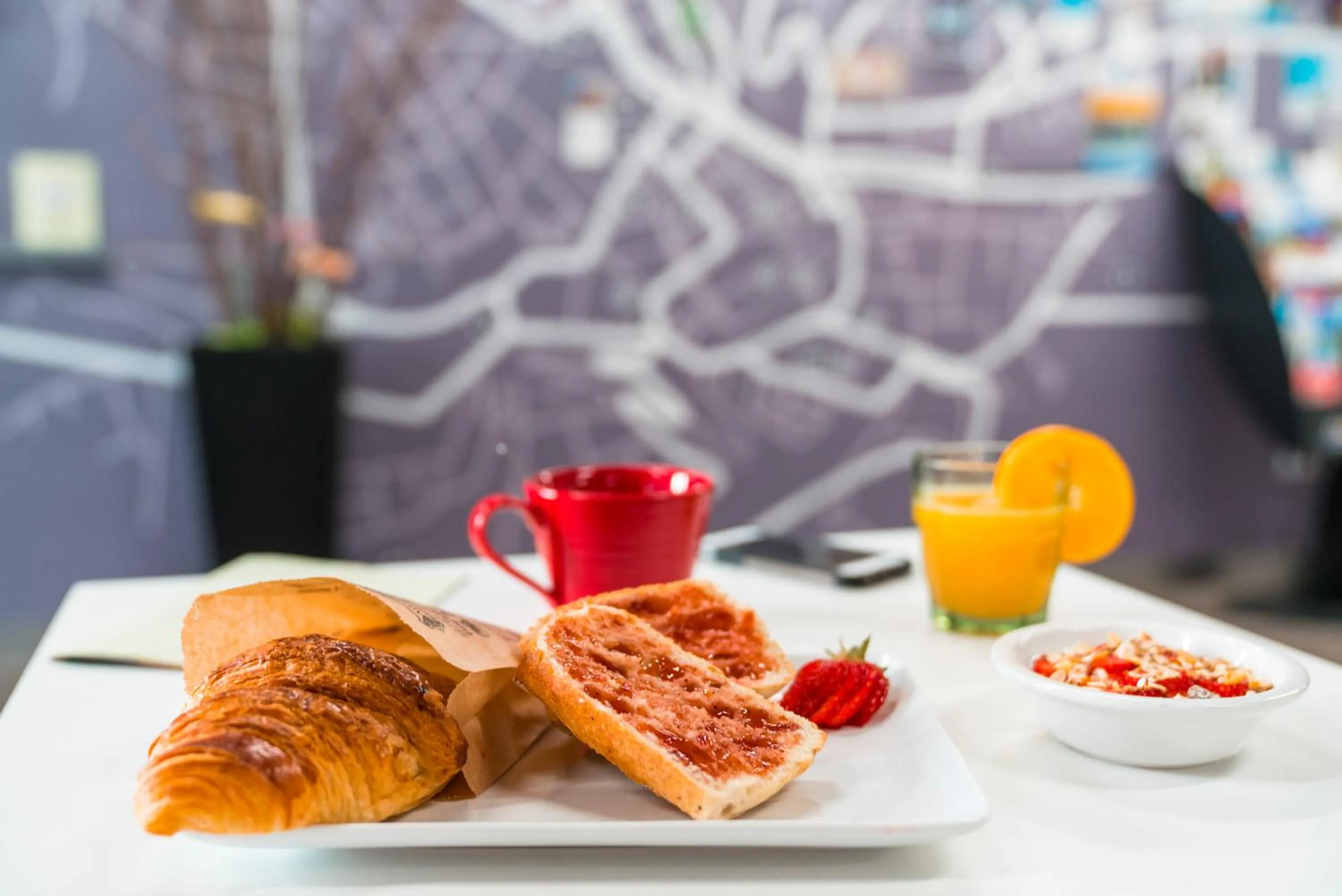 Breakfast in Ibis Styles Chambery Centre Gare