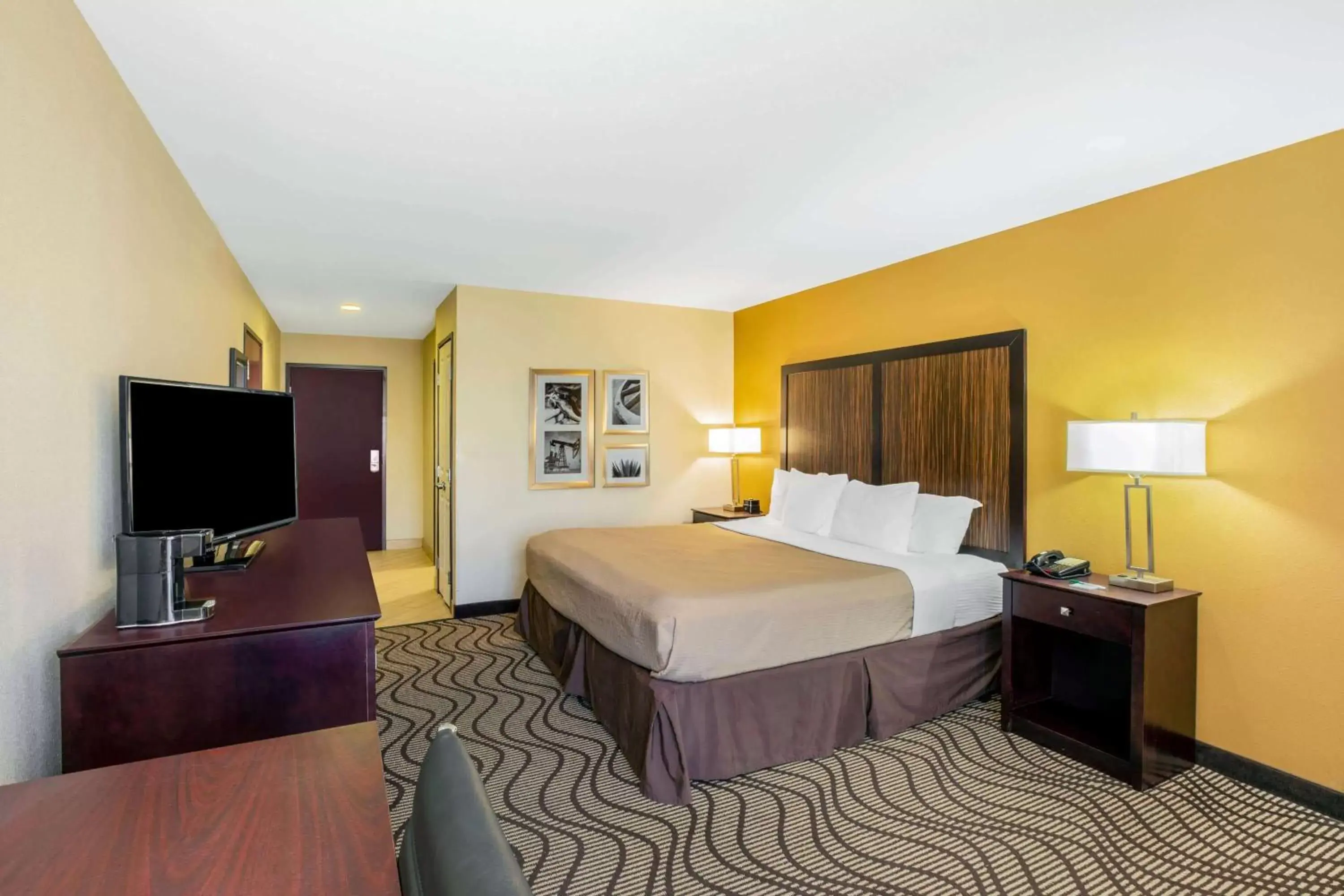 Photo of the whole room in La Quinta by Wyndham Floresville Photo of the whole room in La Quinta by Wyndham Floresville