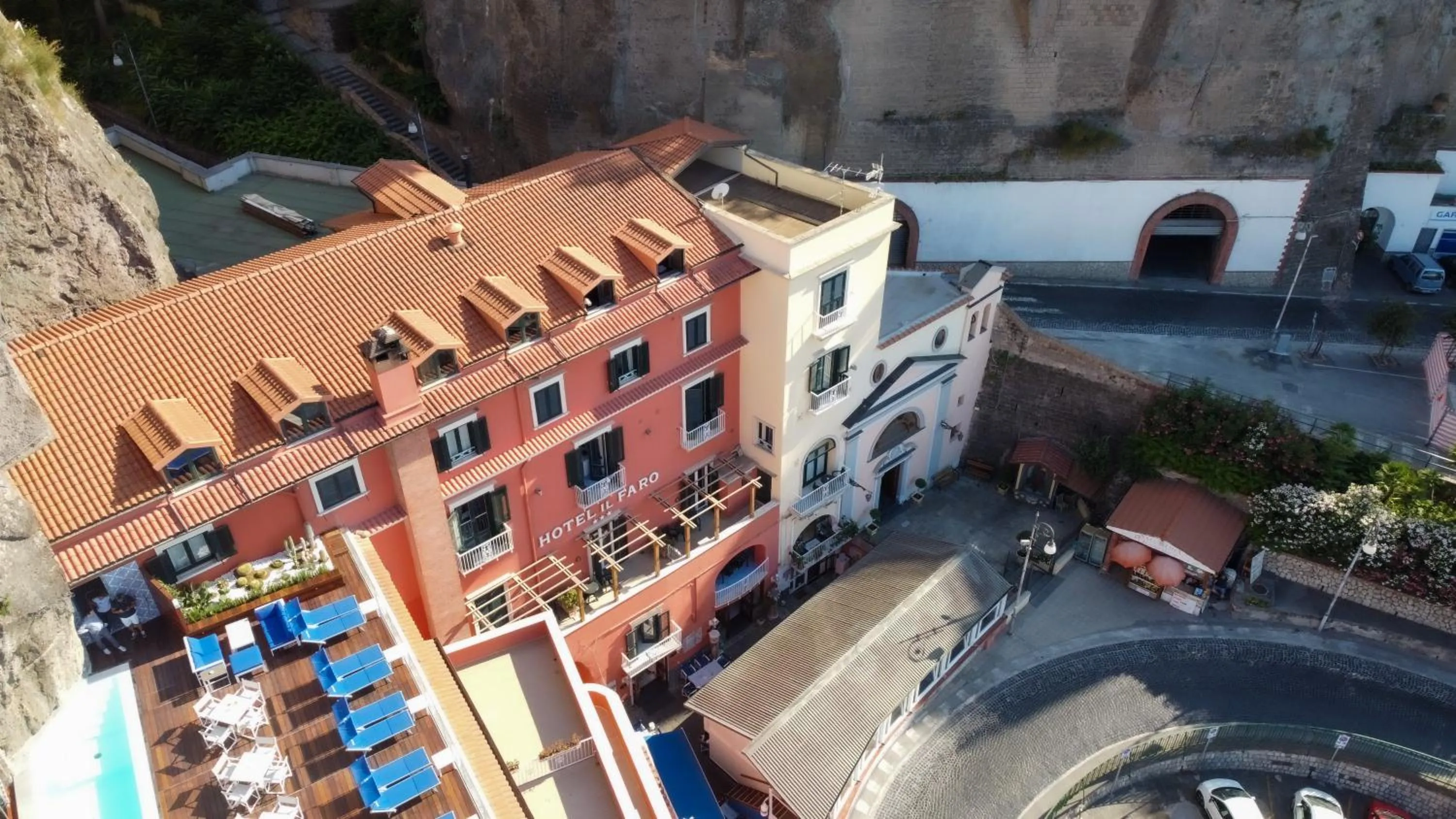 Property building in Hotel Il Faro