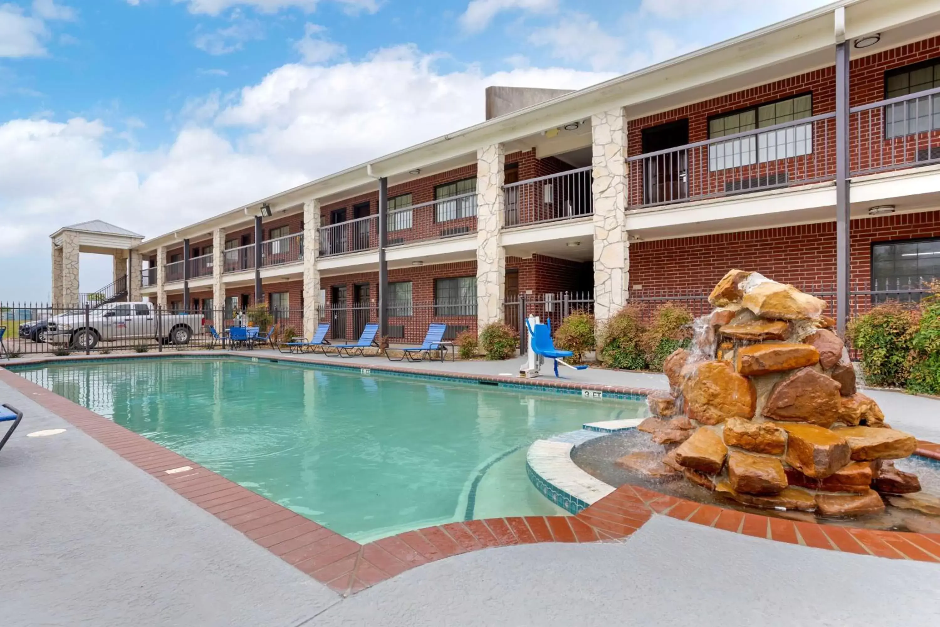 Pool view, Property Building in Best Western Brenham