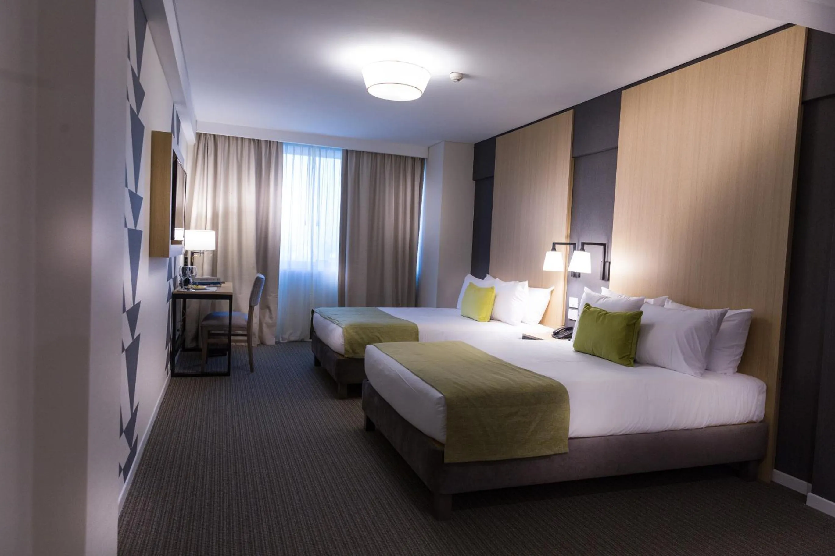 Photo of the whole room, Bed in Howard Johnson Plaza Buenos Aires