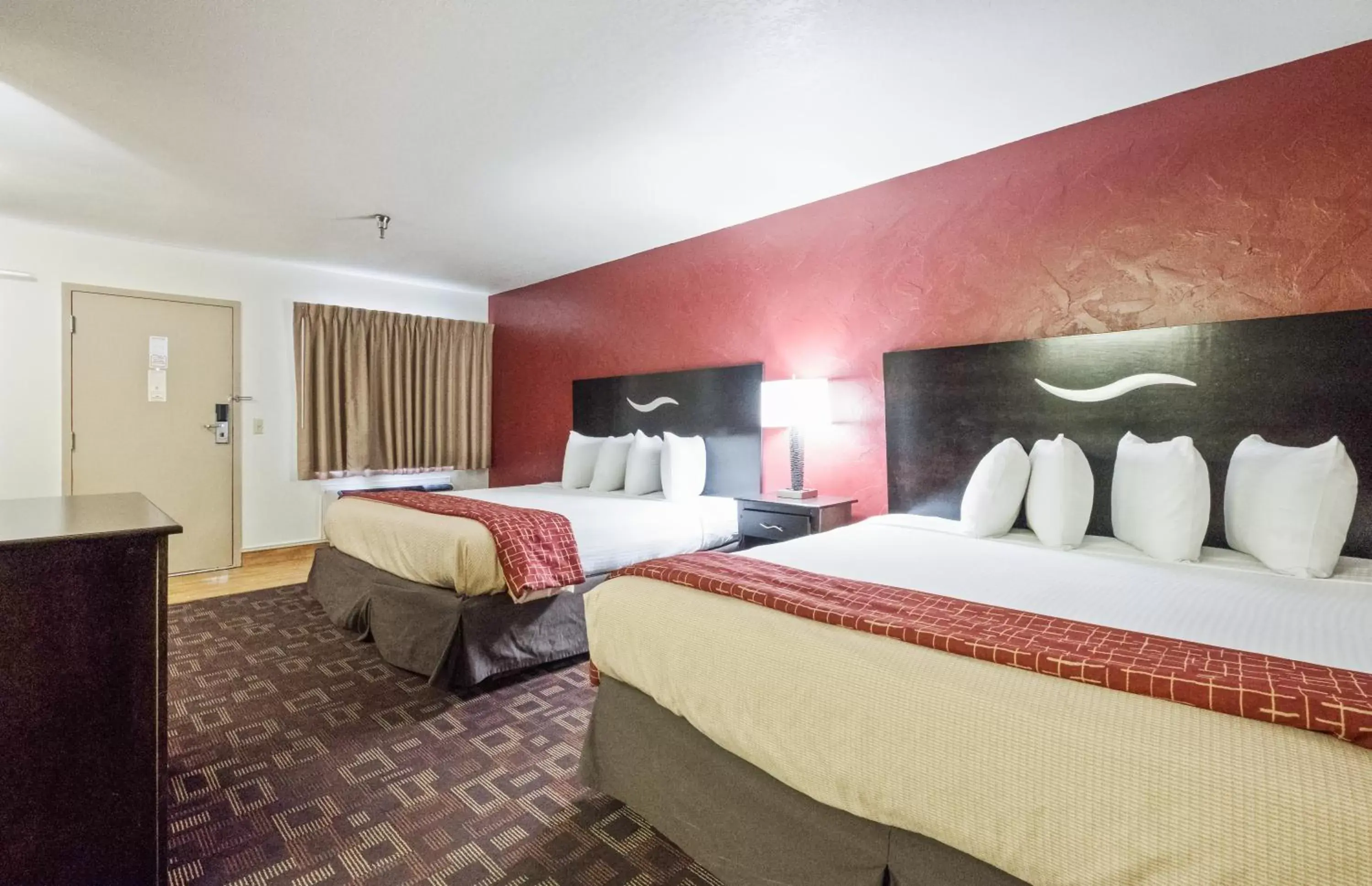 Photo of the whole room, Bed in Red Roof Inn Oklahoma Airport I 40 W Fairgrounds