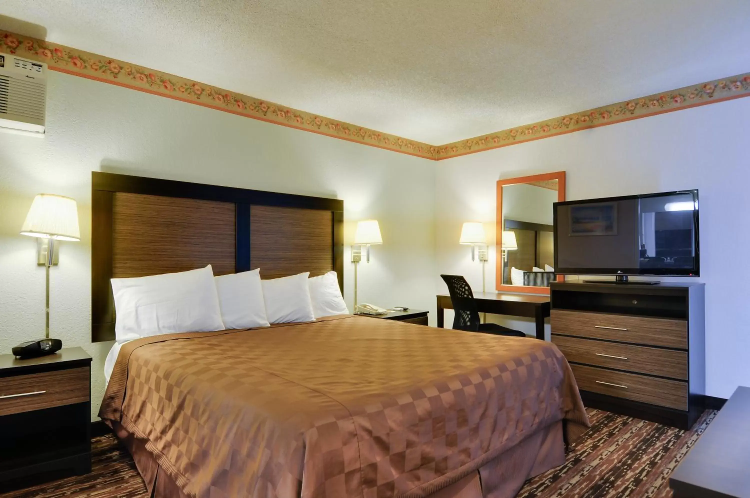 Photo of the whole room, Bed in Vagabond Inn Sunnyvale Photo of the whole room, Bed in Vagabond Inn Sunnyvale