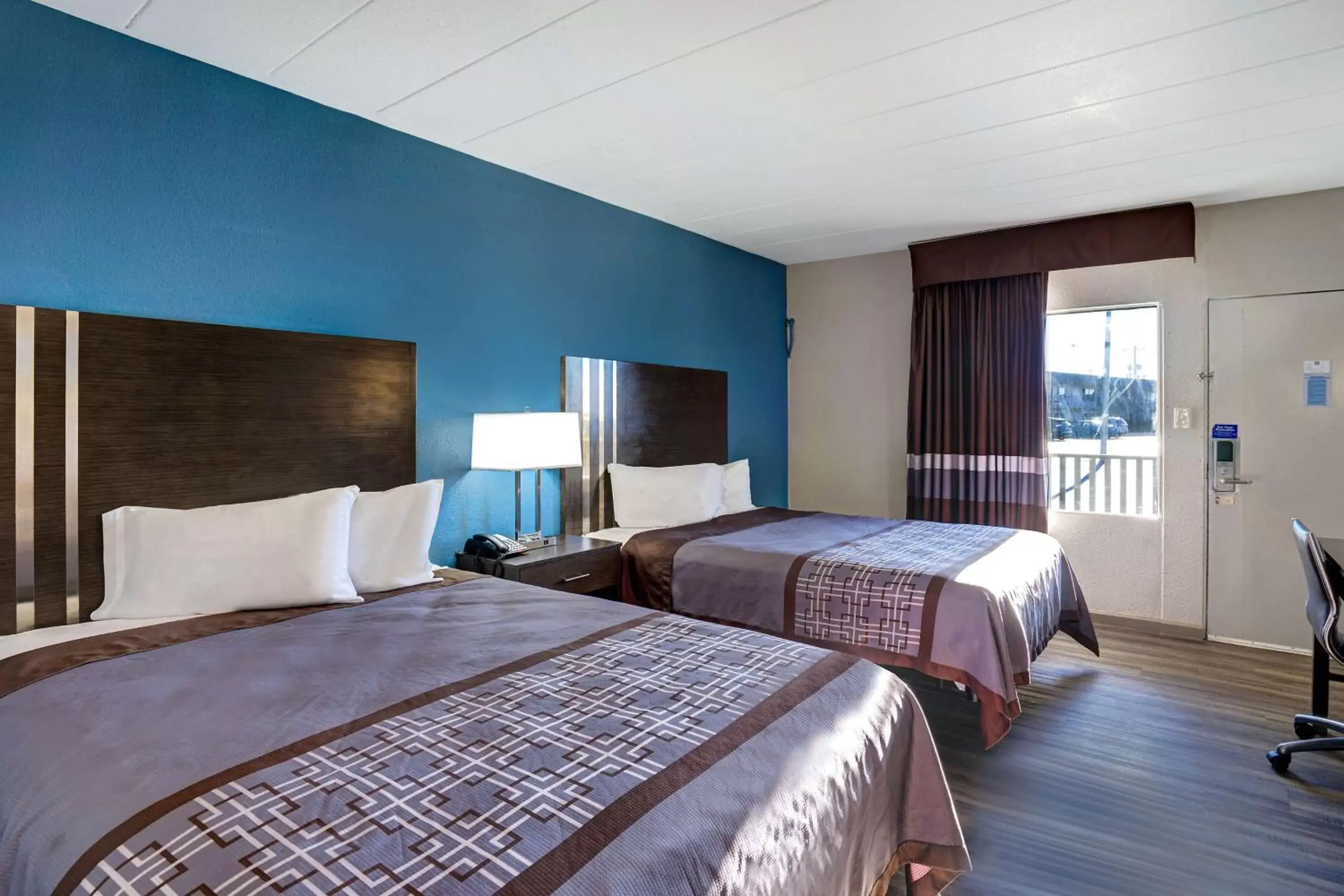 Photo of the whole room, Bed in Motel 6 Burlington Photo of the whole room, Bed in Motel 6 Burlington