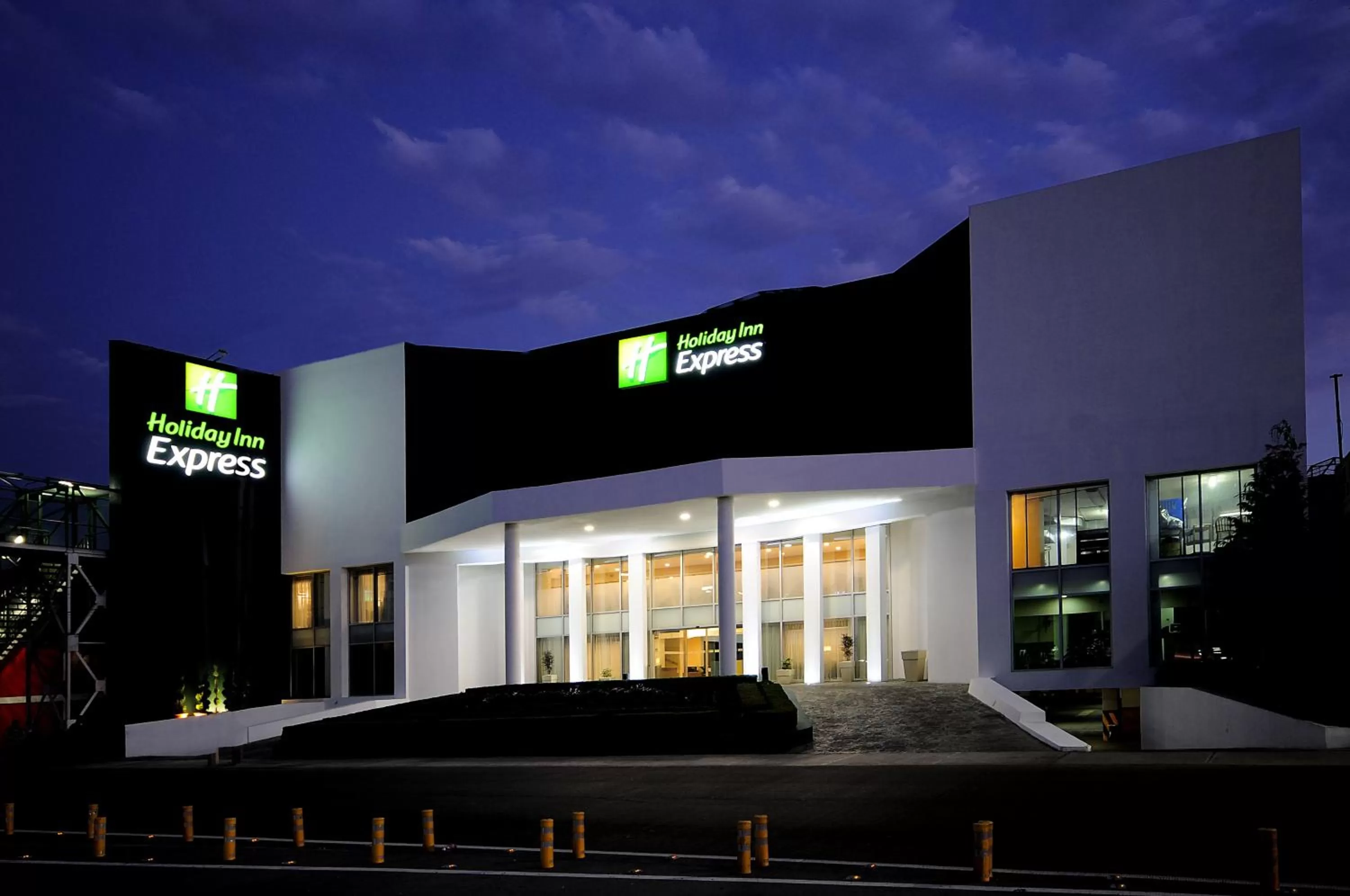 Property building in Holiday Inn Express Toluca by IHG