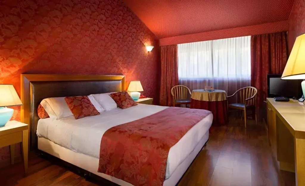 Bedroom, Bed in Hotel Motel Visconteo