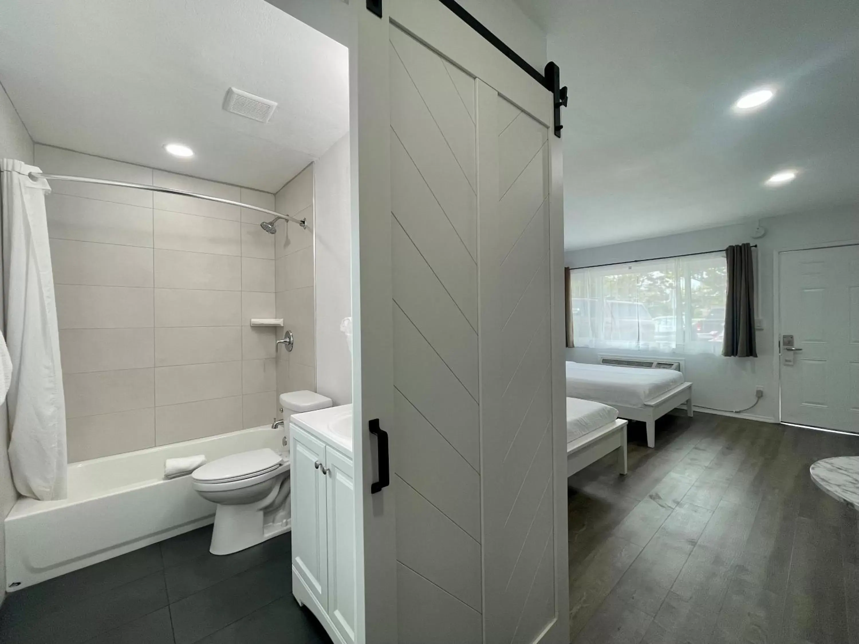 Bed in Budget Inn Bed in Budget Inn