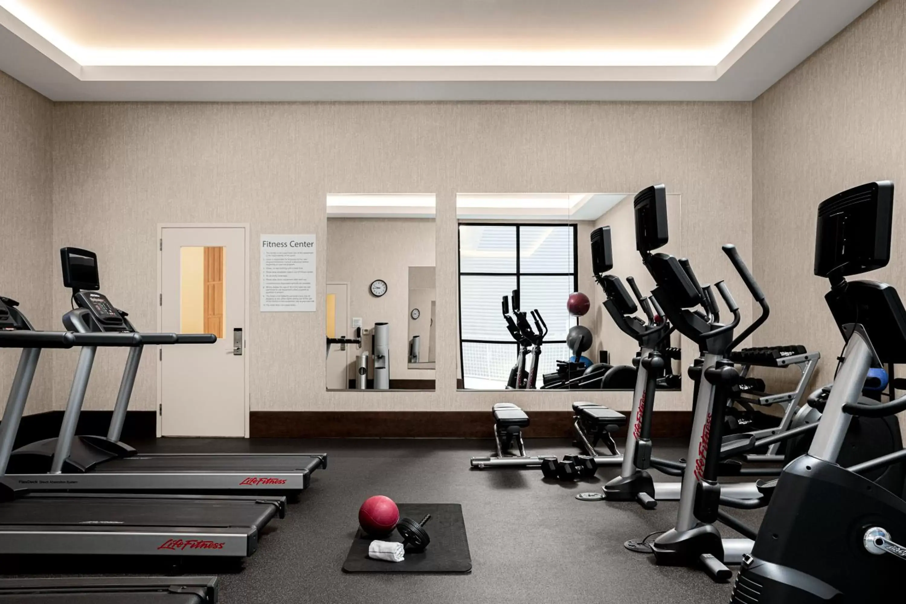 Fitness centre/facilities, Fitness Center/Facilities in Holiday Inn & Suites Nashville Downtown Broadway