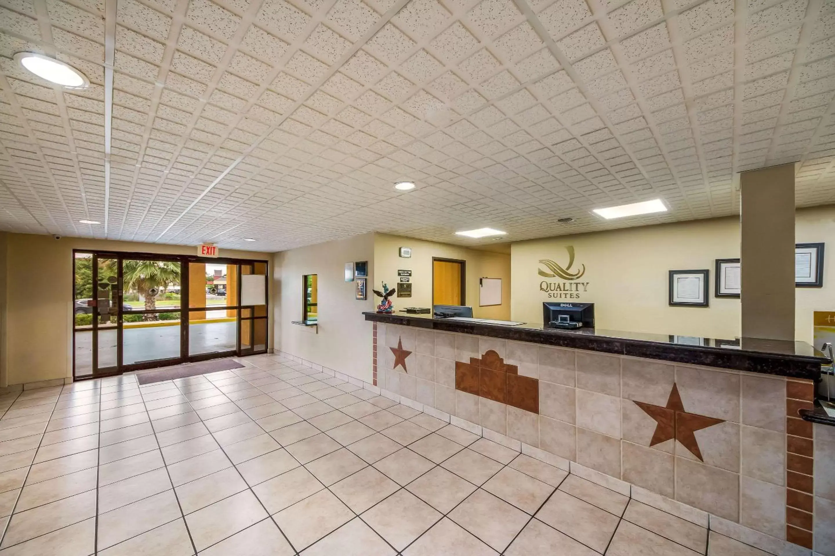 Lobby or reception in Quality Suites San Antonio