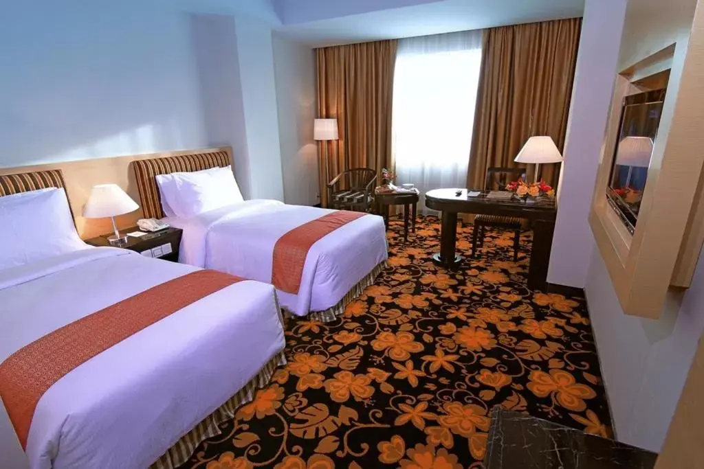 Bed in Rocky Plaza Hotel Padang