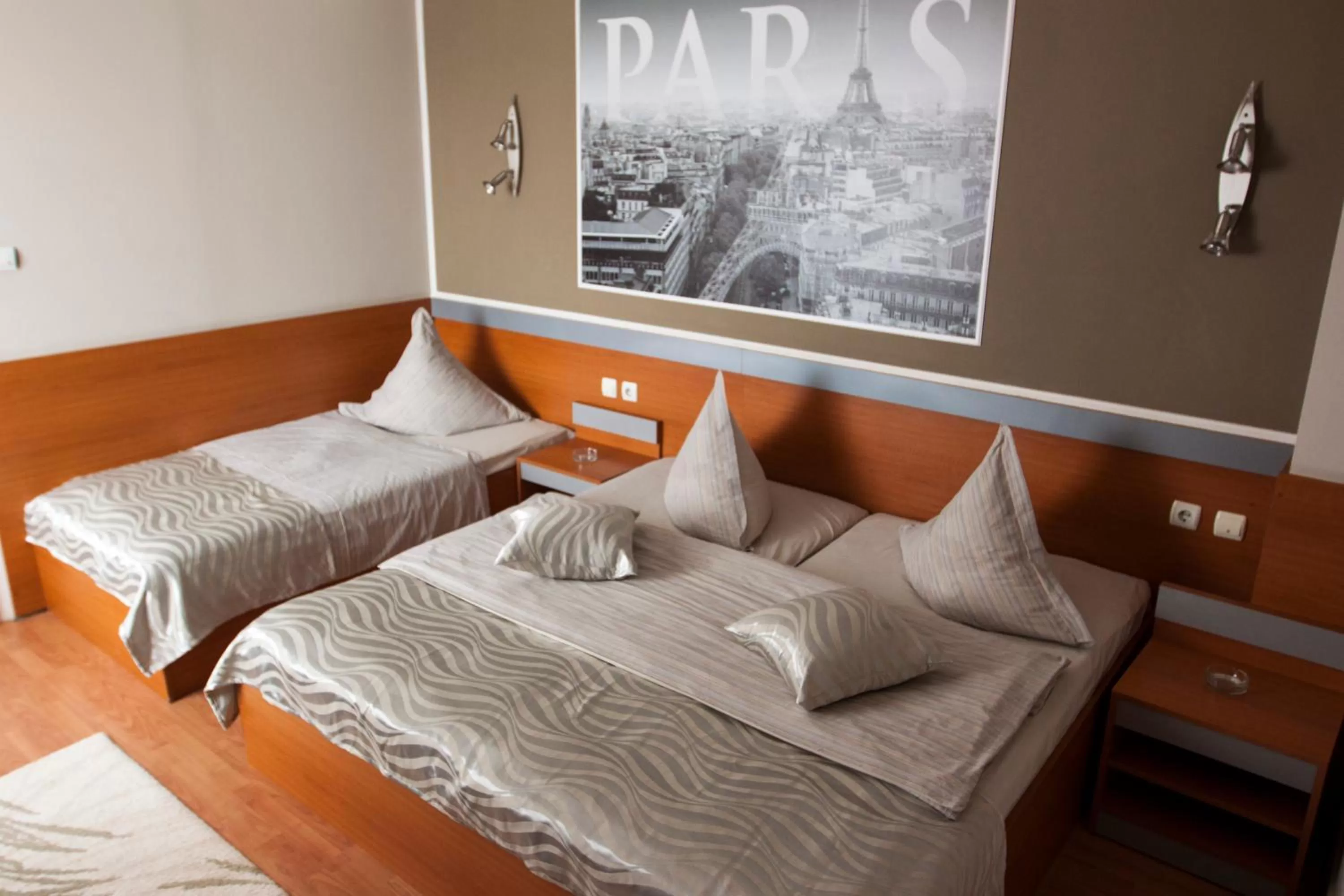 Photo of the whole room, Bed in Hotel Sheriff