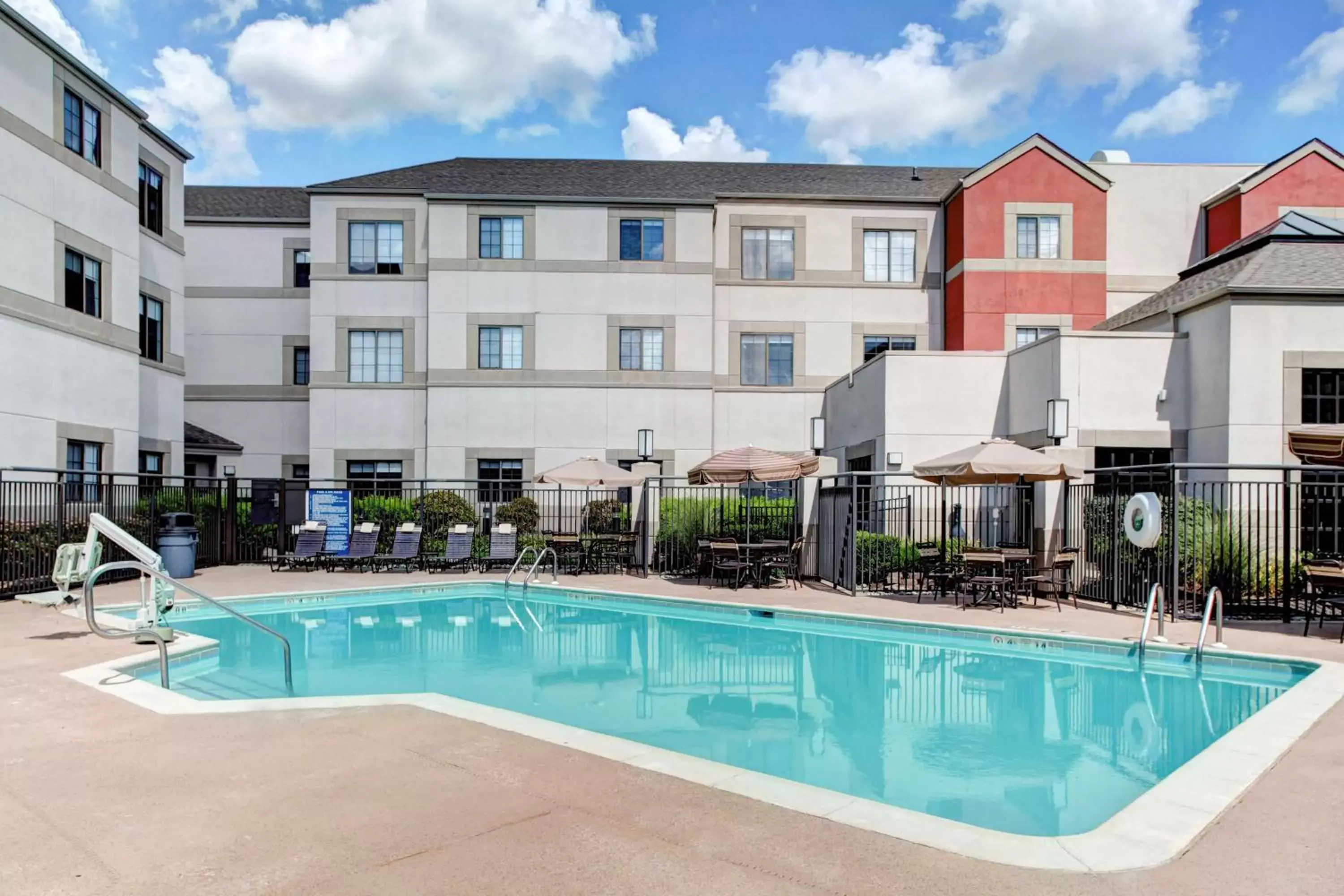 Swimming Pool in Hyatt House Morristown