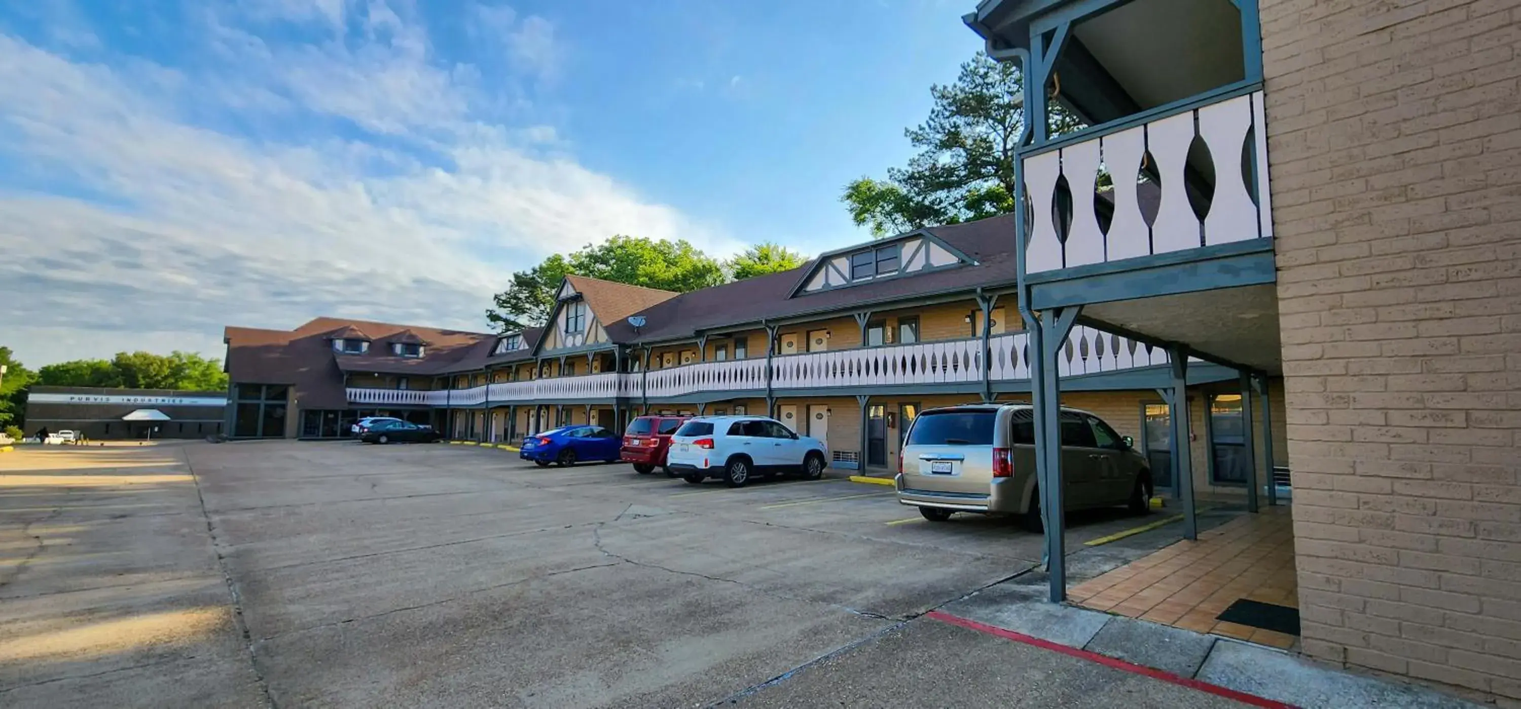 Property Building in Stratford Inn Tyler