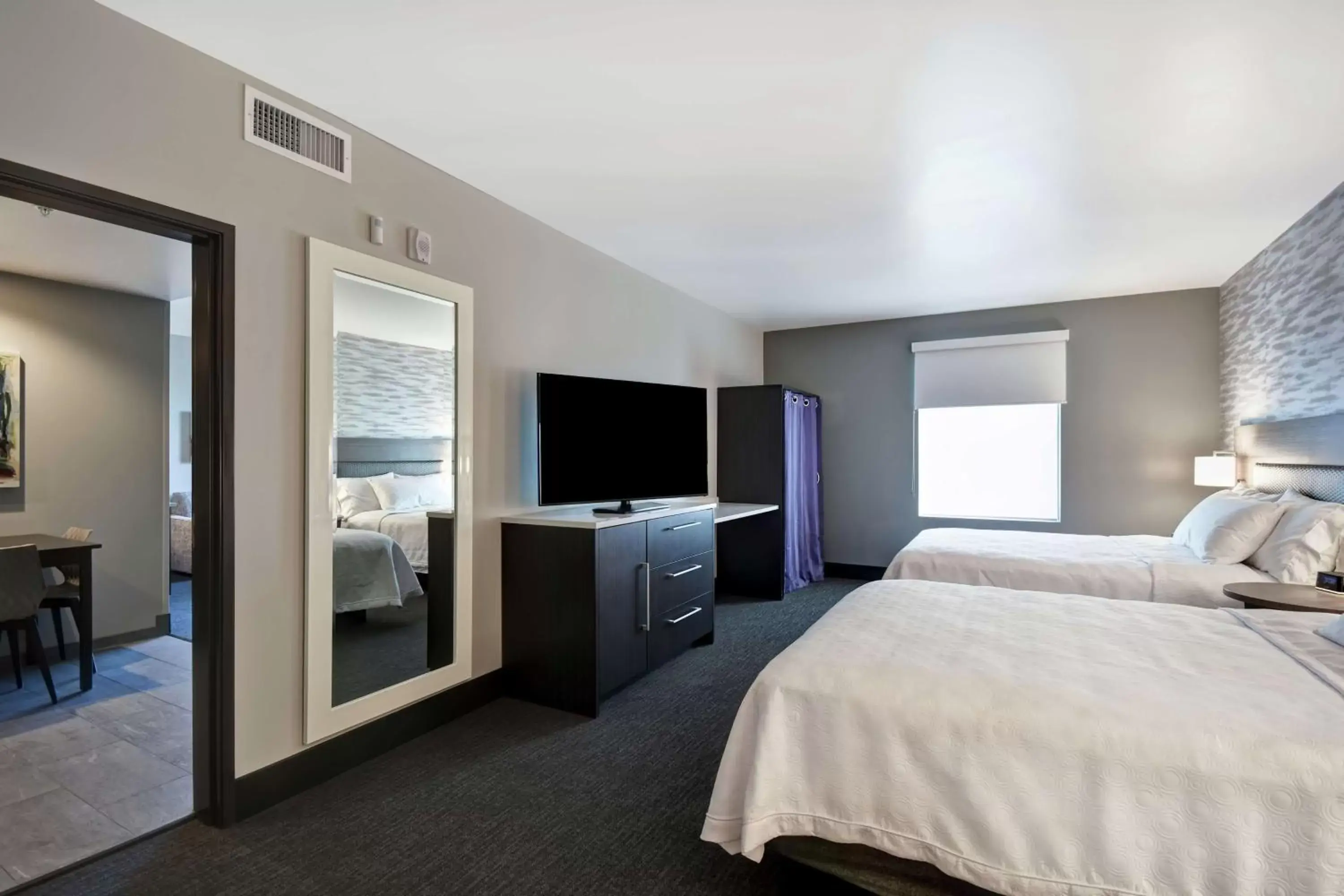 Bed, TV/Entertainment Center in Home2 Suites by Hilton Los Angeles Montebello