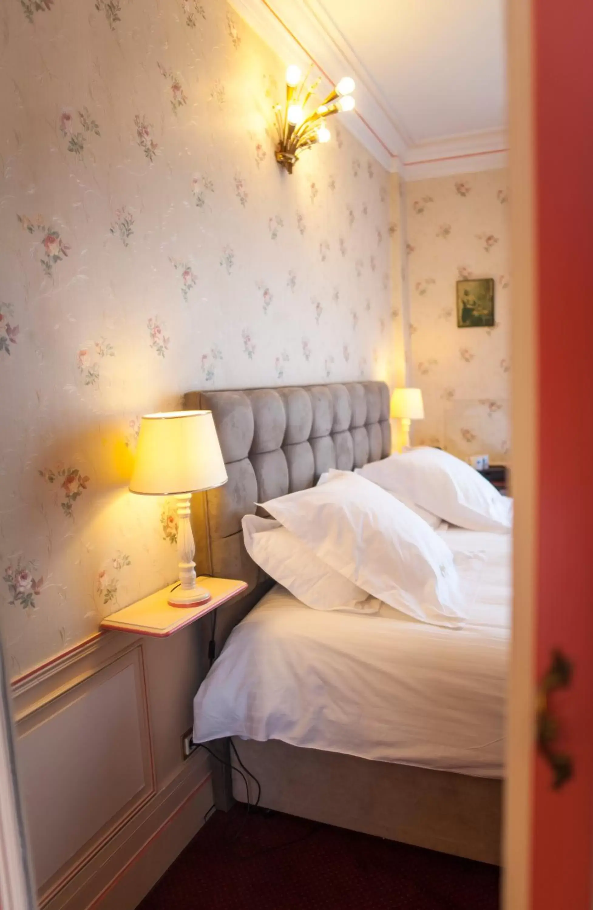 Bedroom, Bed in Hotel Meurice