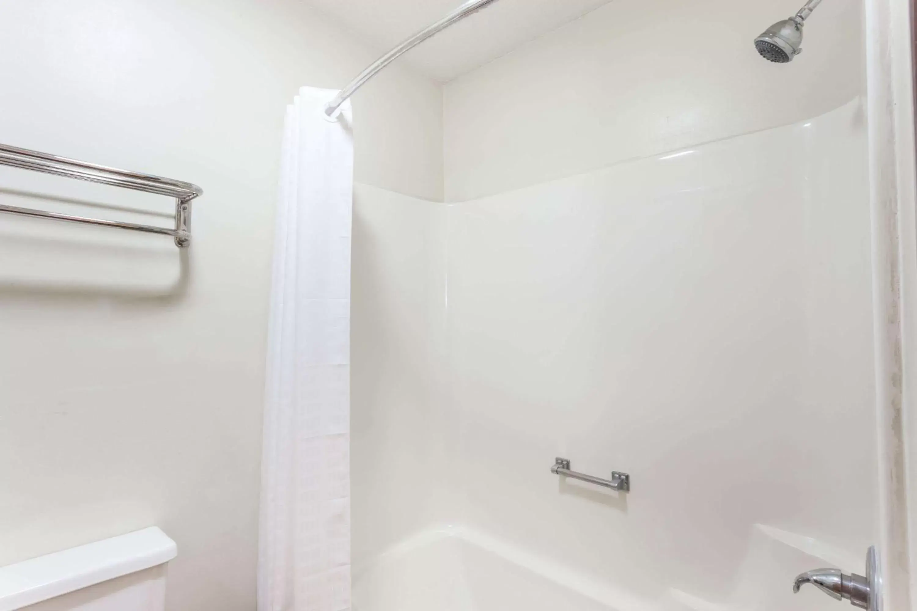 Shower, Bathroom in Super 8 by Wyndham Dixon