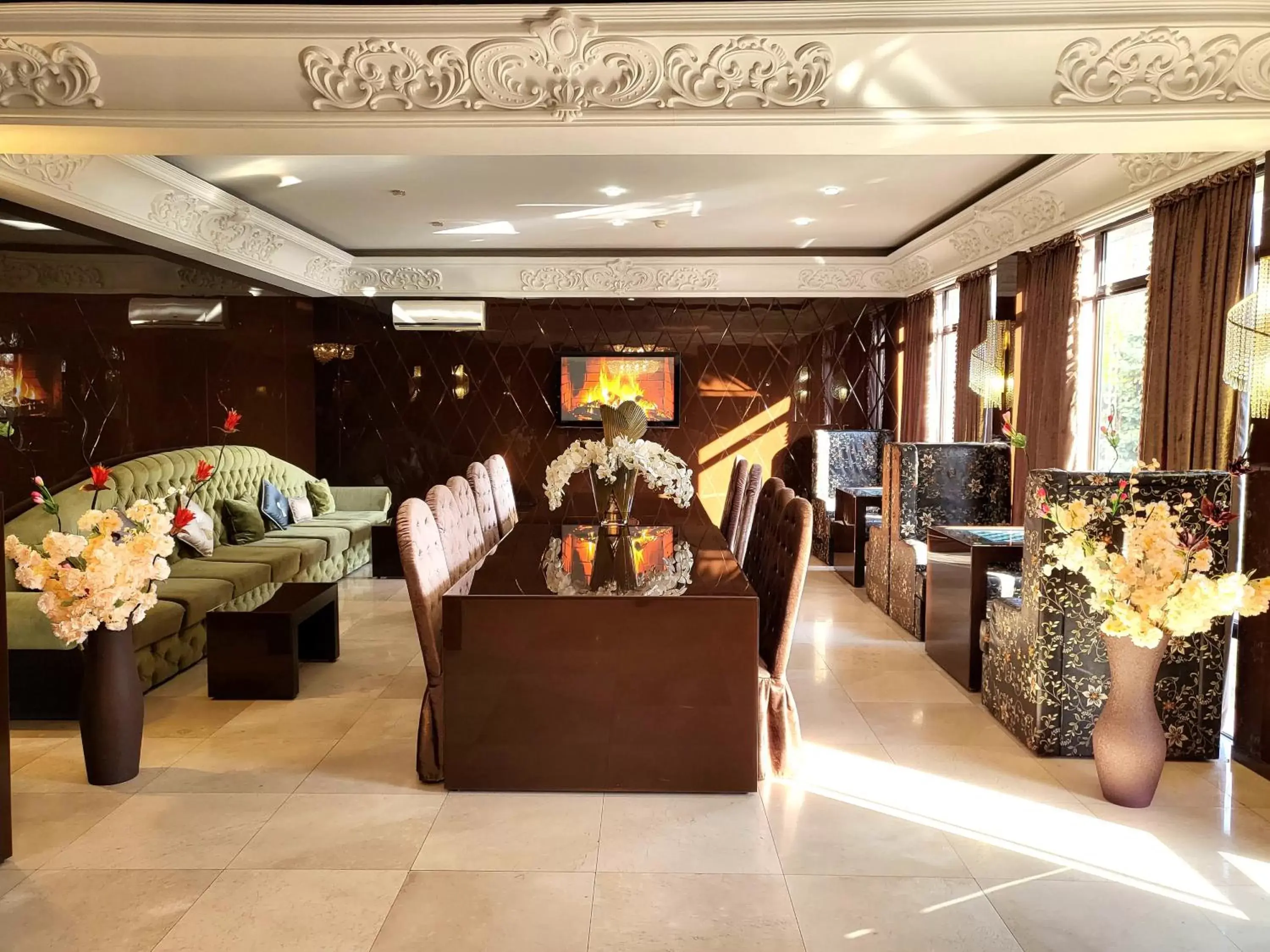 Communal lounge/ TV room in Maxim Pasha Hotel