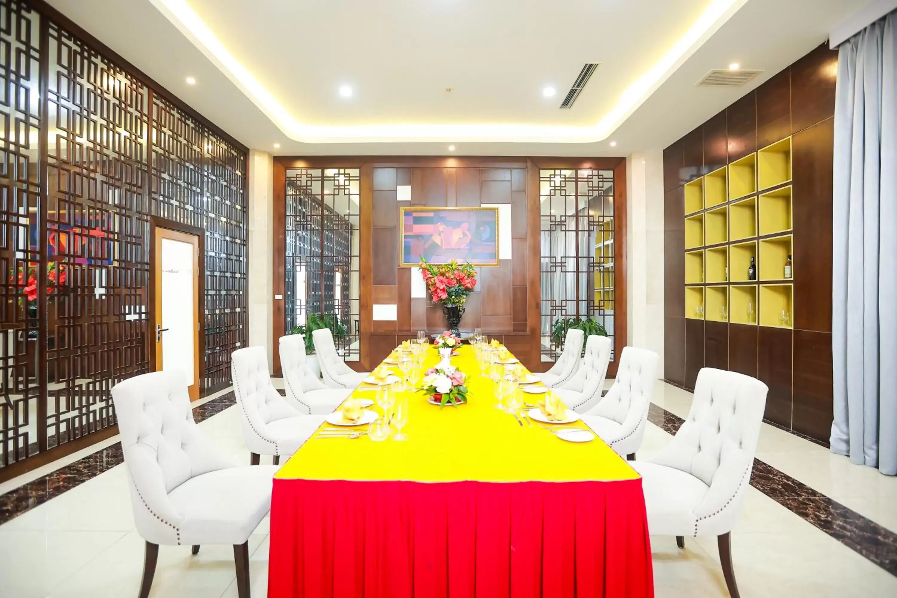 Restaurant/places to eat in Muong Thanh Luxury Nhat Le Hotel