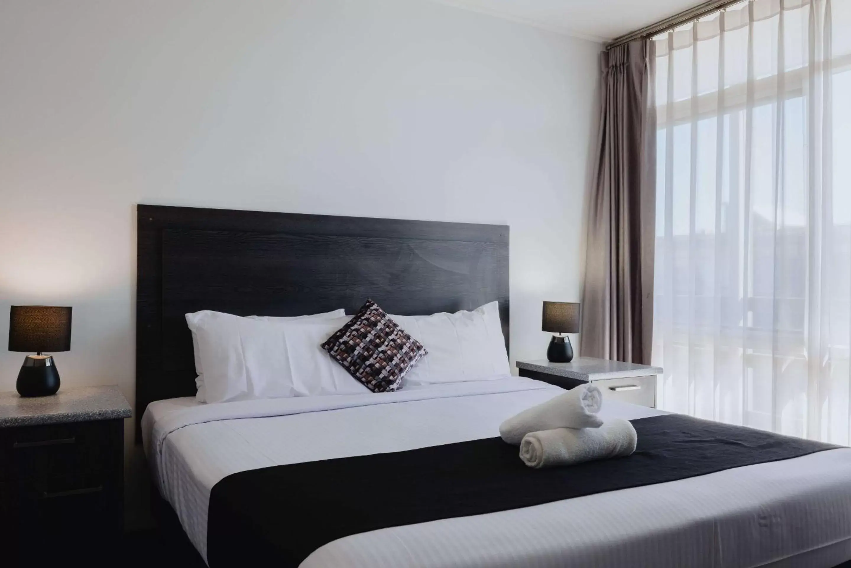 Bedroom, Bed in Comfort Inn Traralgon