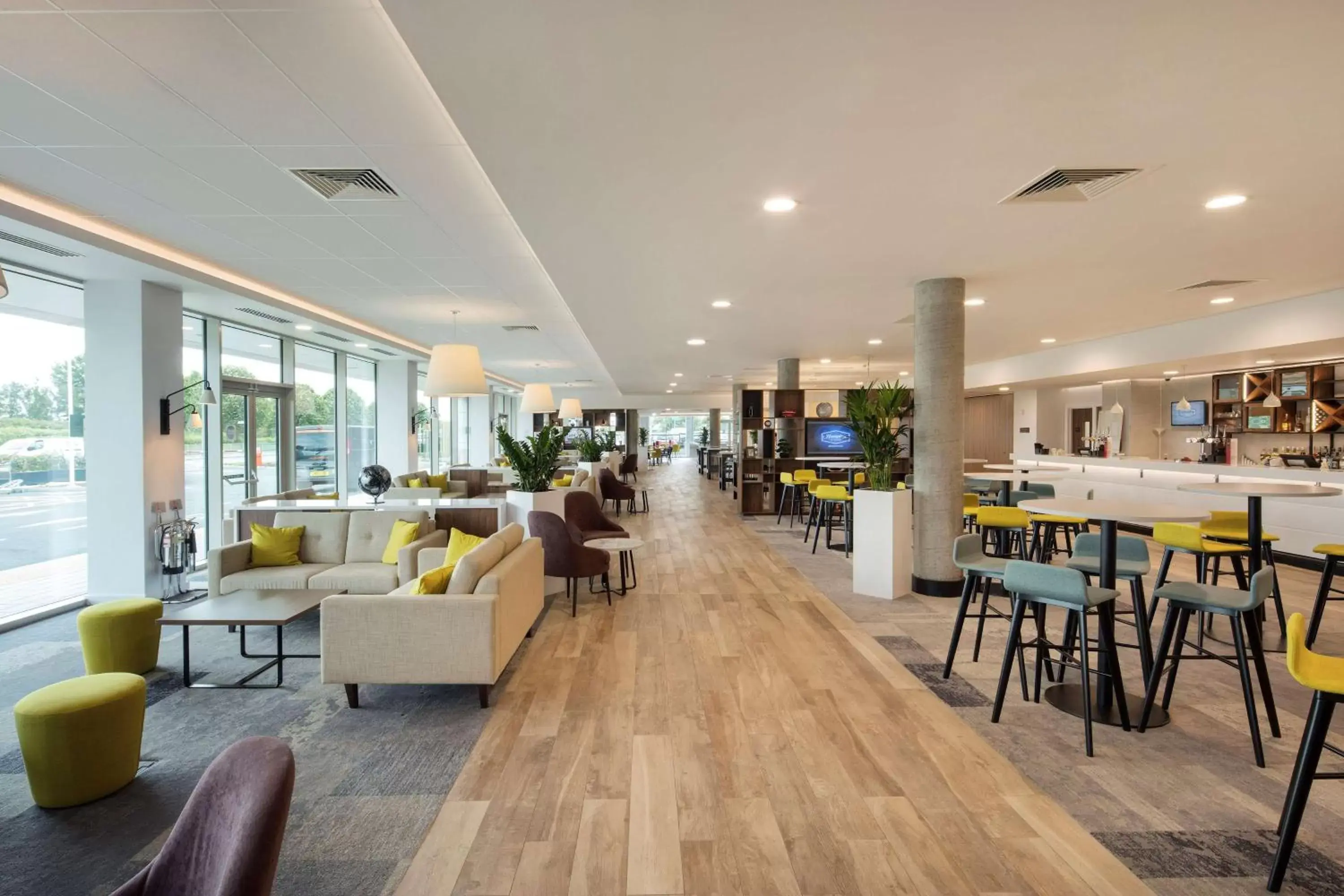 Lobby or reception, Restaurant/Places to Eat in Hampton By Hilton London Stansted Airport