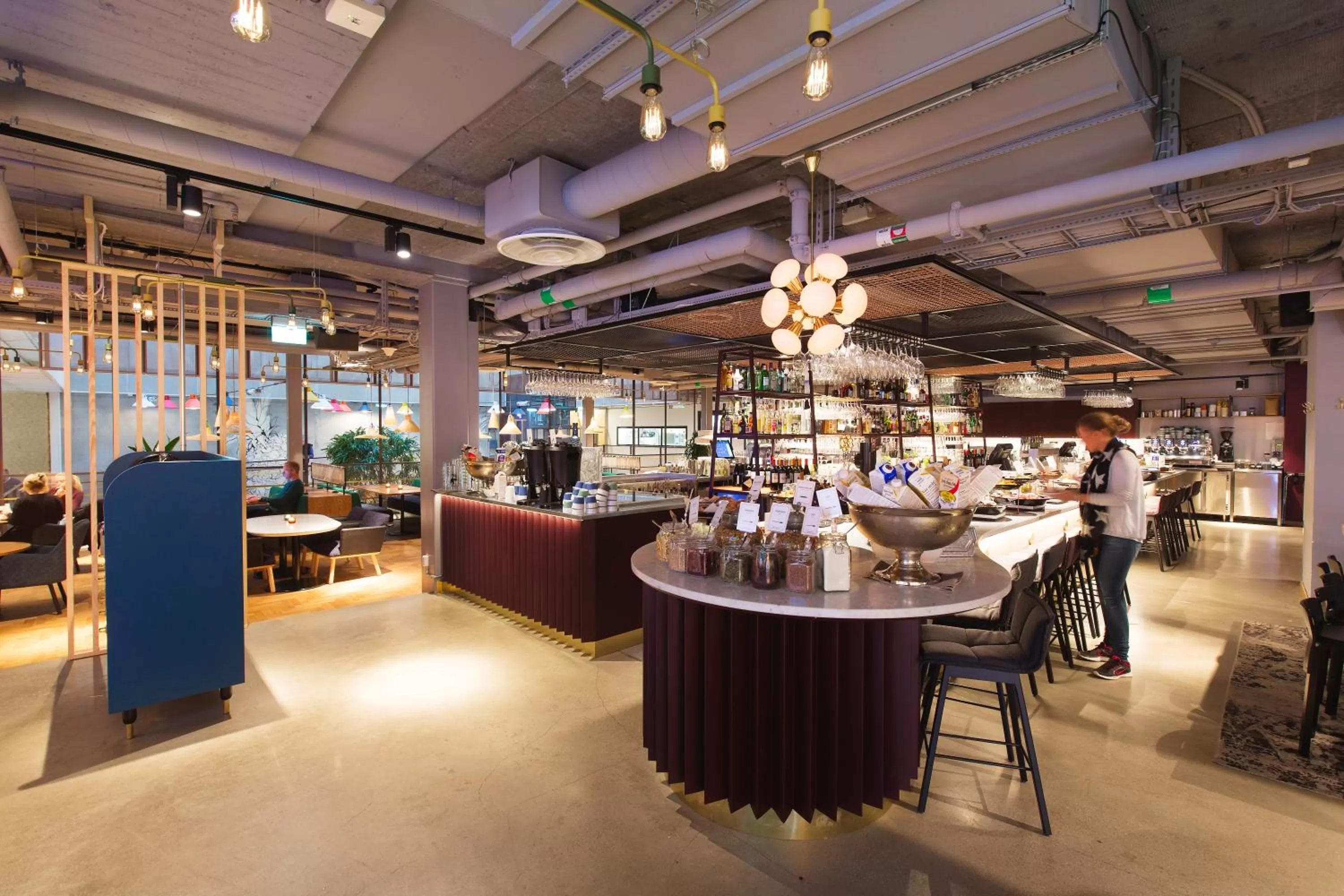 Restaurant/places to eat in Hotel With Urban Deli