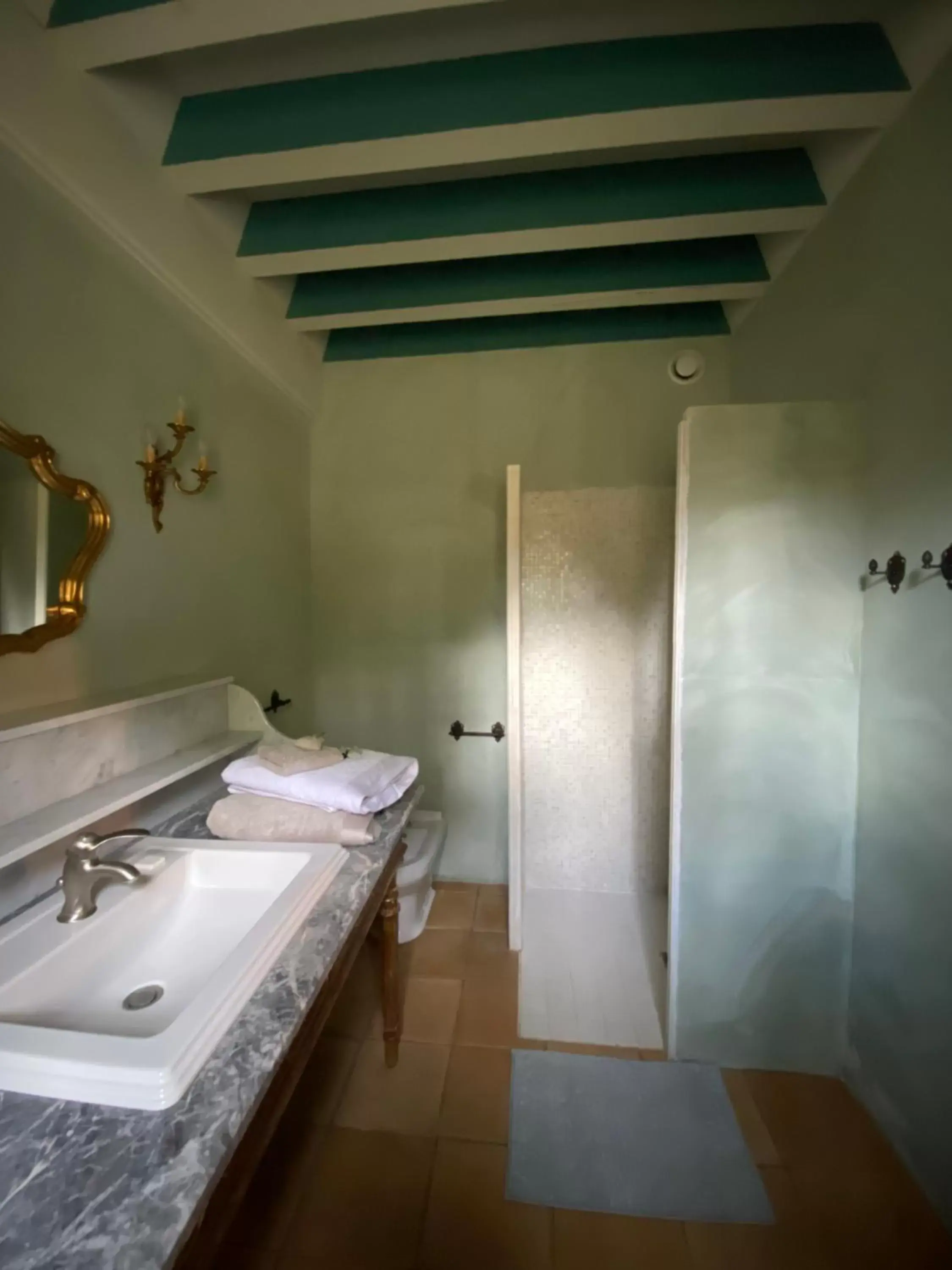 Bathroom in Manoir du Bouyssou