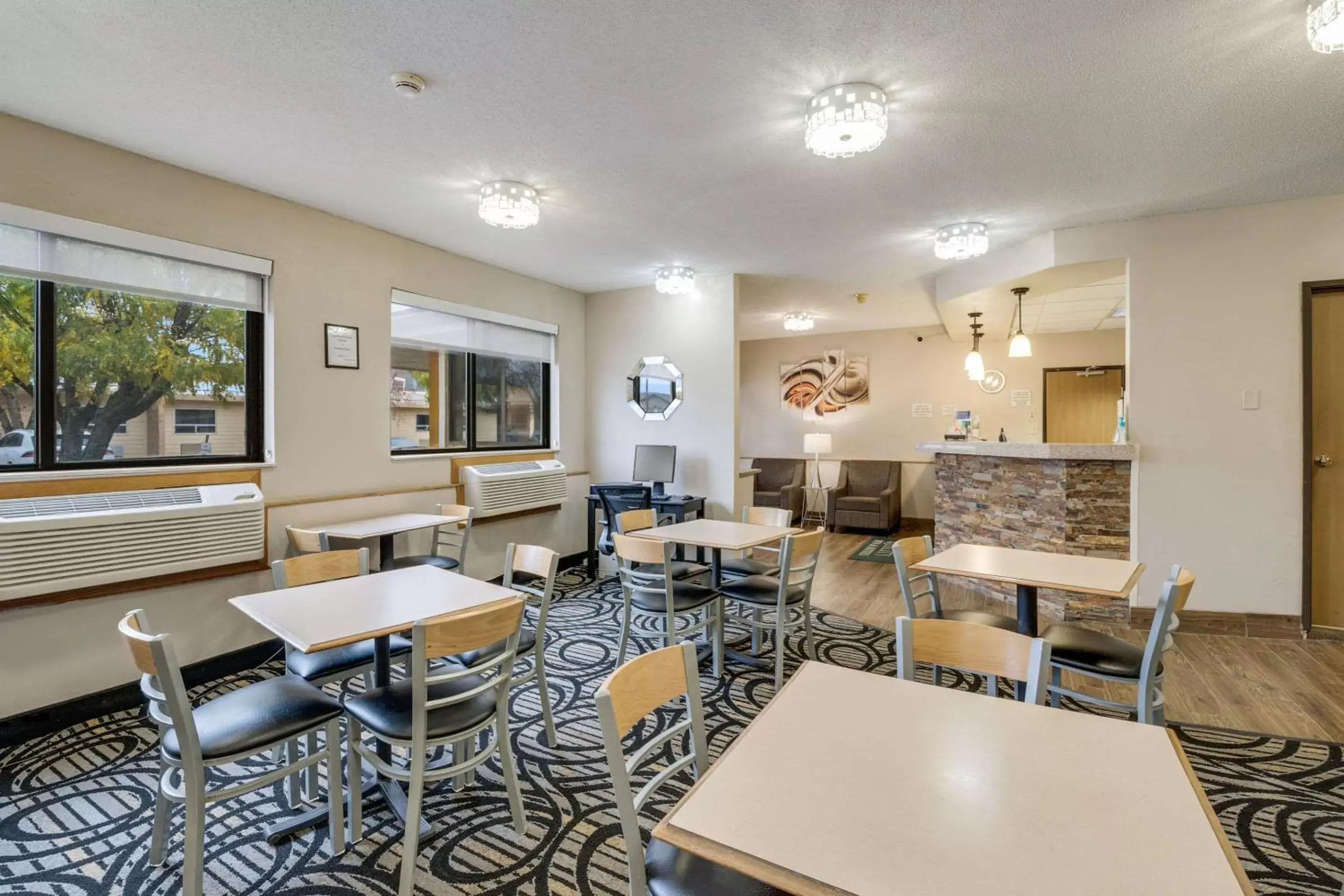 Restaurant/Places to Eat in Quality Inn & Suites South