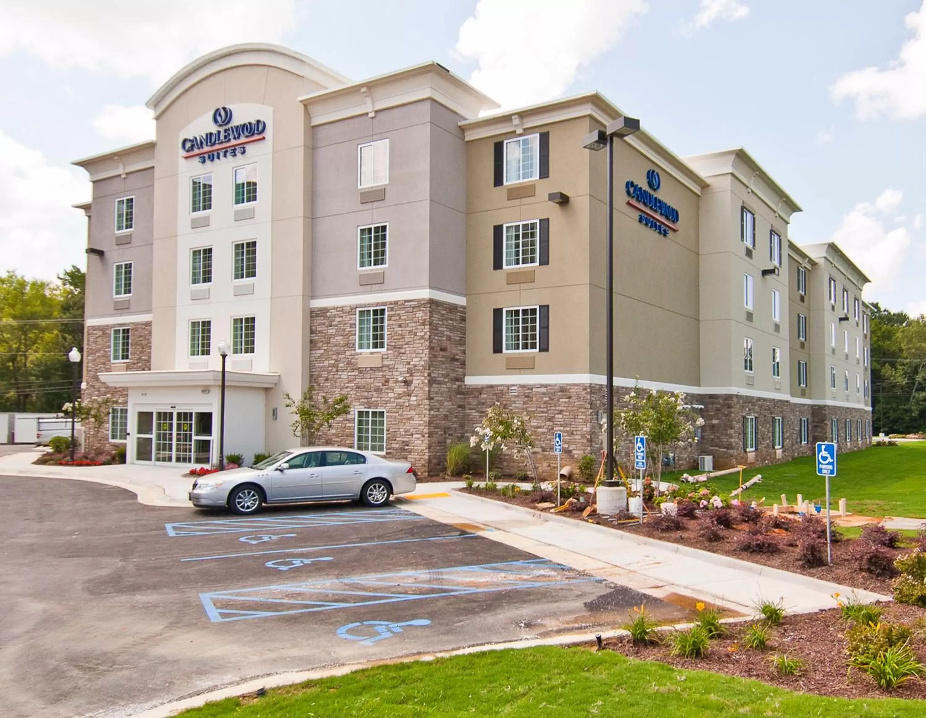 Property Building in Candlewood Suites Tupelo, an IHG Hotel