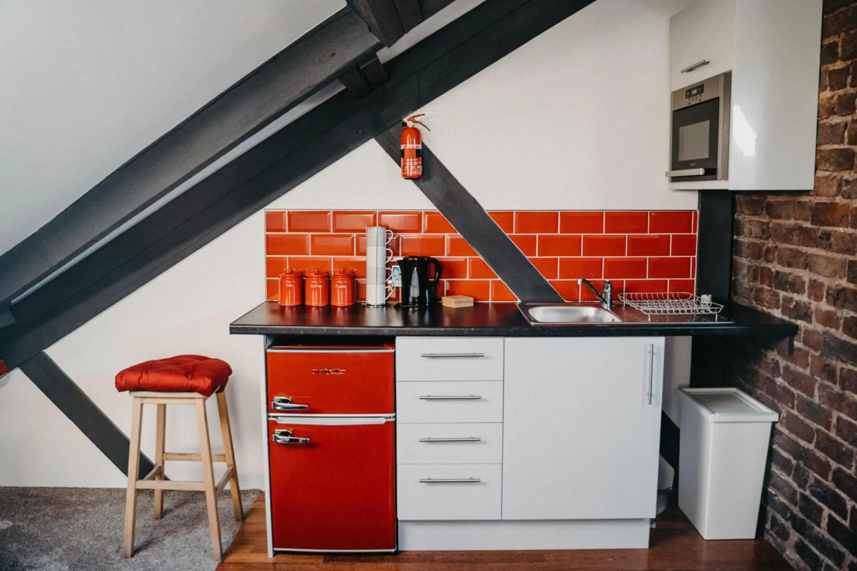 Living room, Kitchen/Kitchenette in Flat Iron Anfield