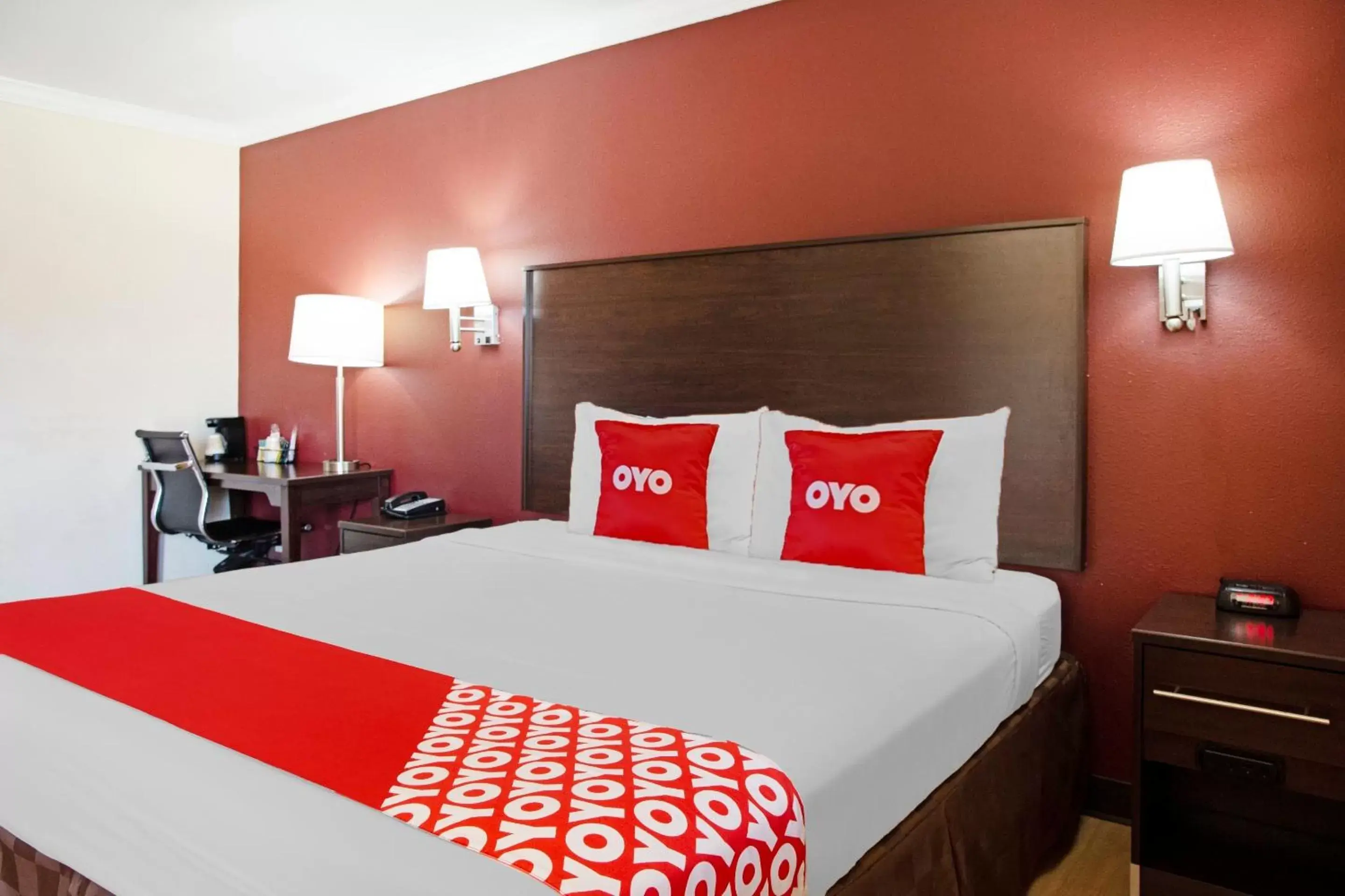 Bedroom, Bed in OYO Hotel McAllen Airport South