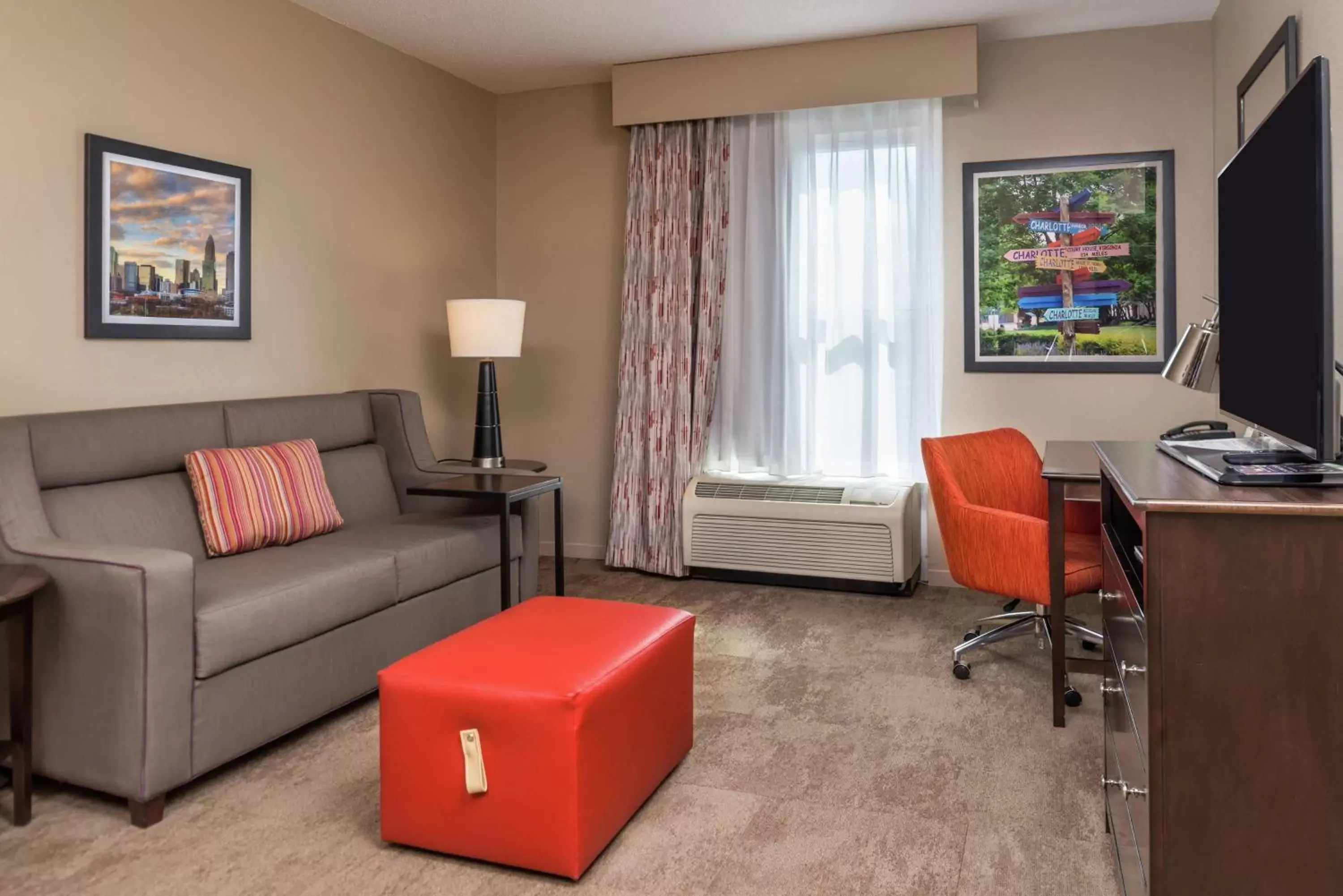 Bedroom, Seating Area in Hampton Inn & Suites Charlotte Arrowood