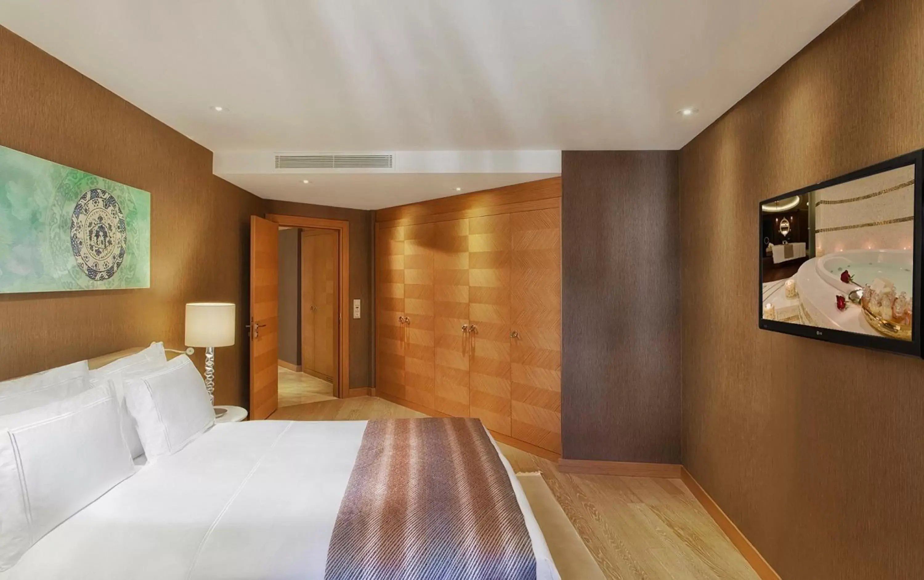 Bedroom, Bed in CVK Park Bosphorus Hotel Istanbul