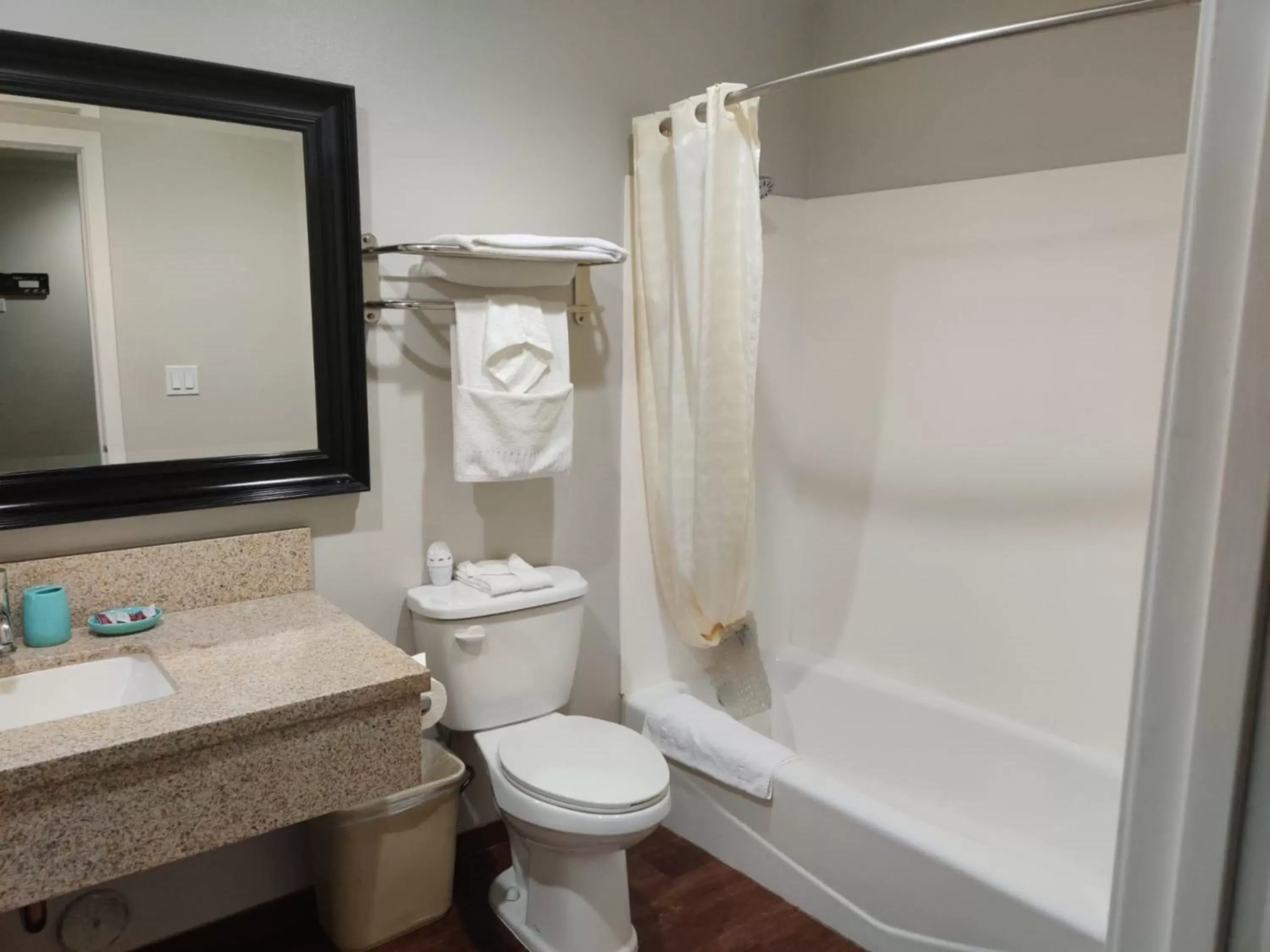 Shower, Bathroom in LYFE INN & SUITES by AGA - LAX Airport