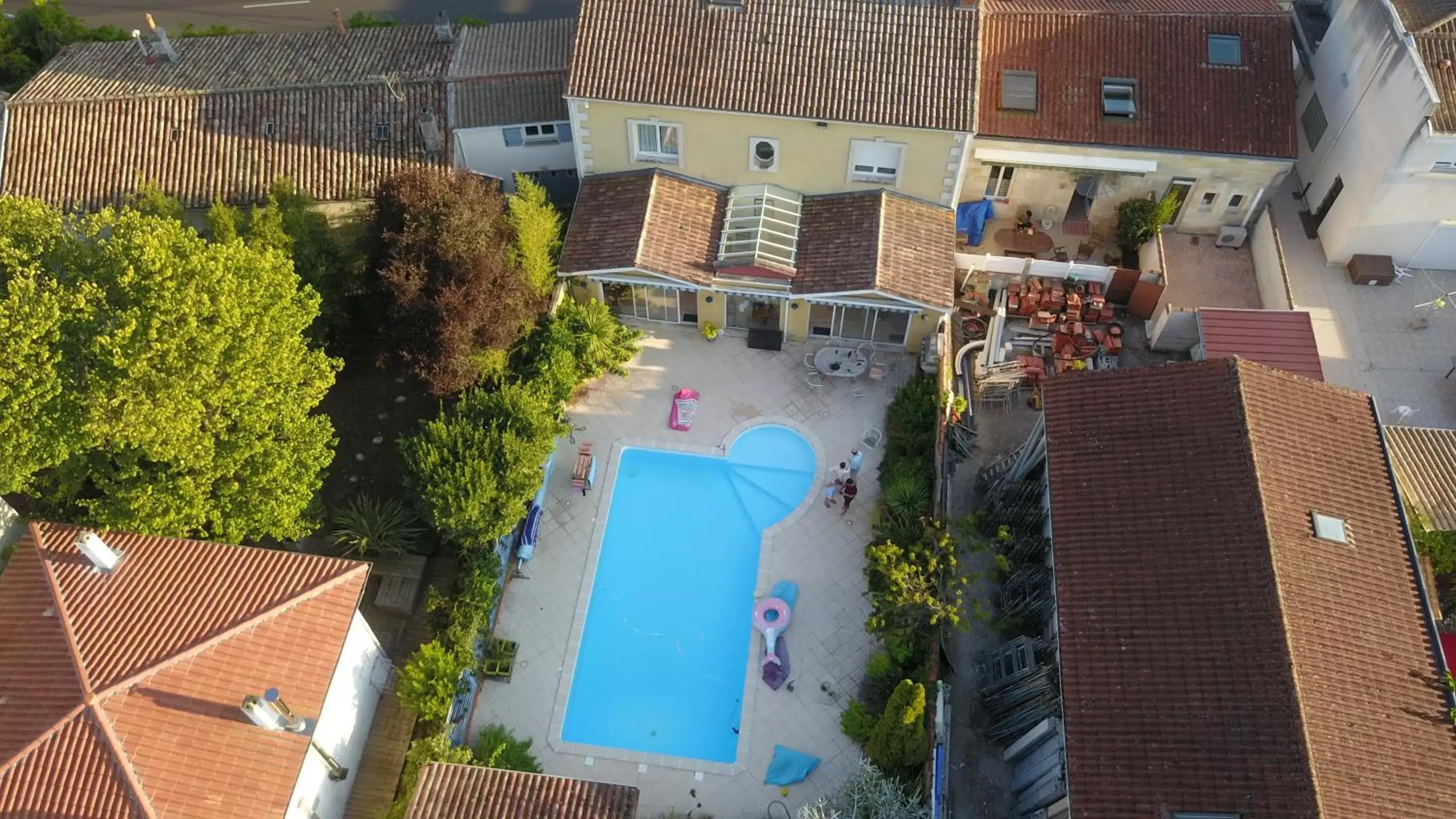 Property building, Bird's-eye View in Bienvenue chez Lilaroma