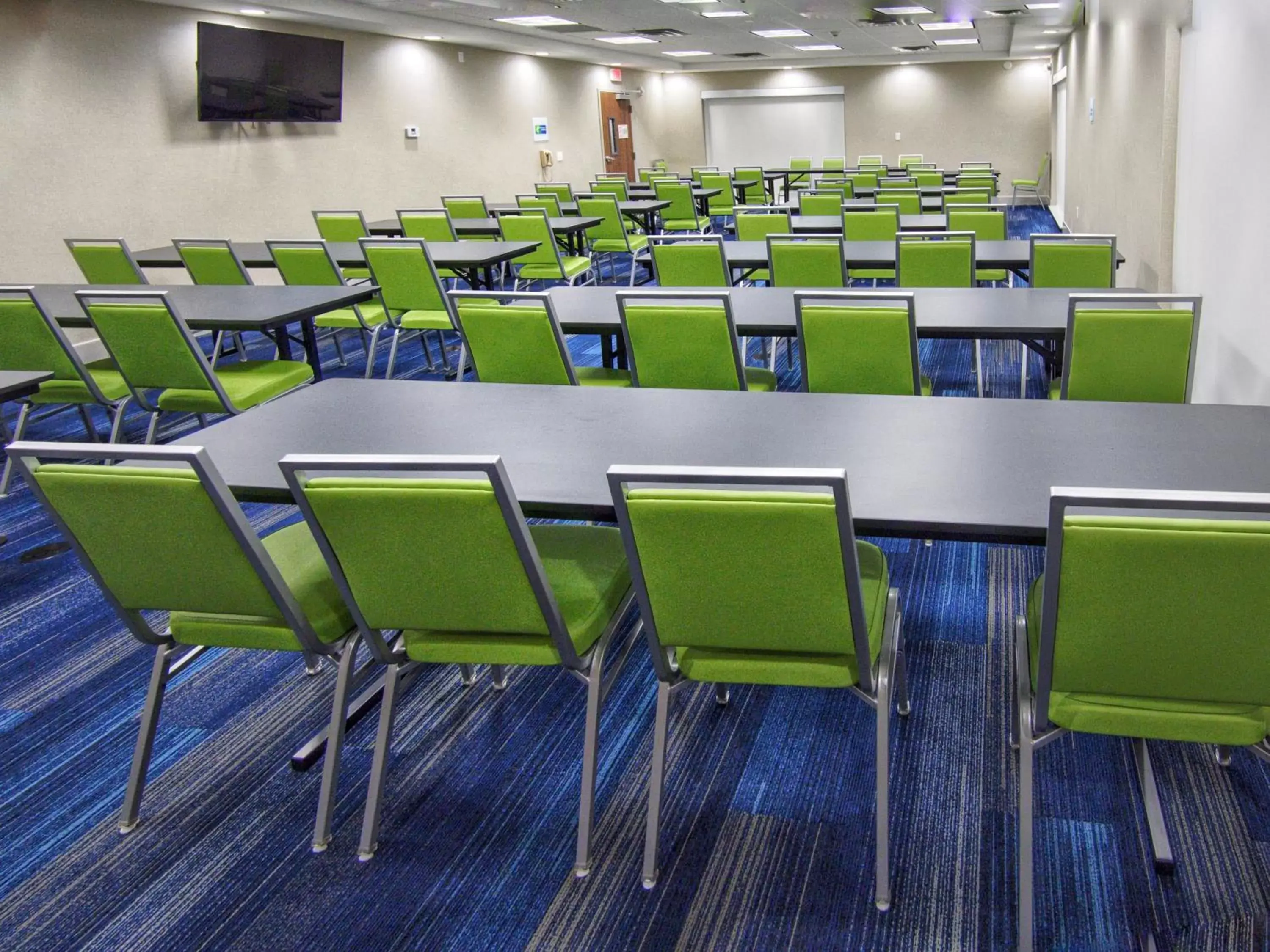 Meeting/conference room in Holiday Inn Express & Suites Moore, an IHG Hotel