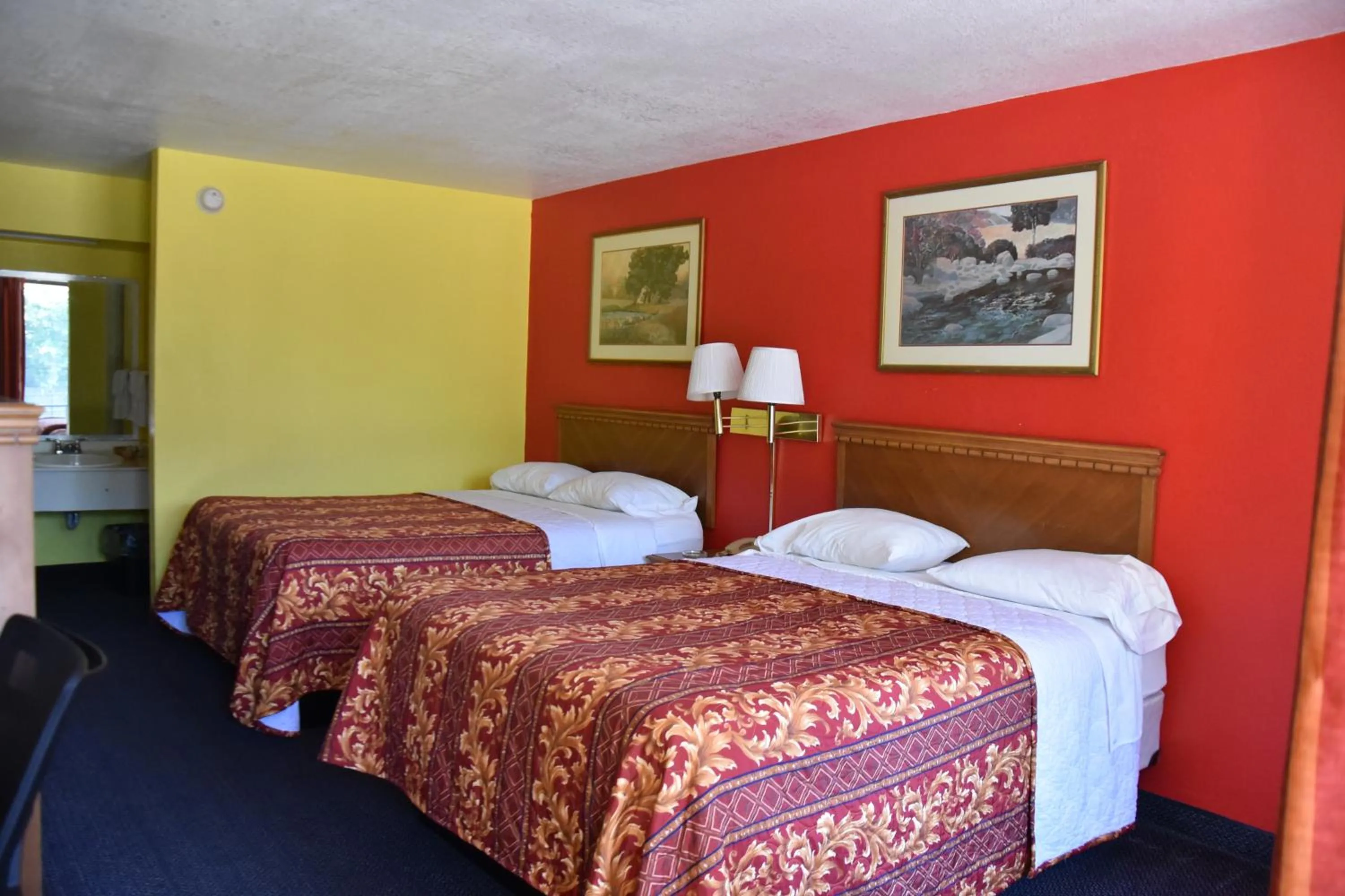 Bed in Homeplace Inn