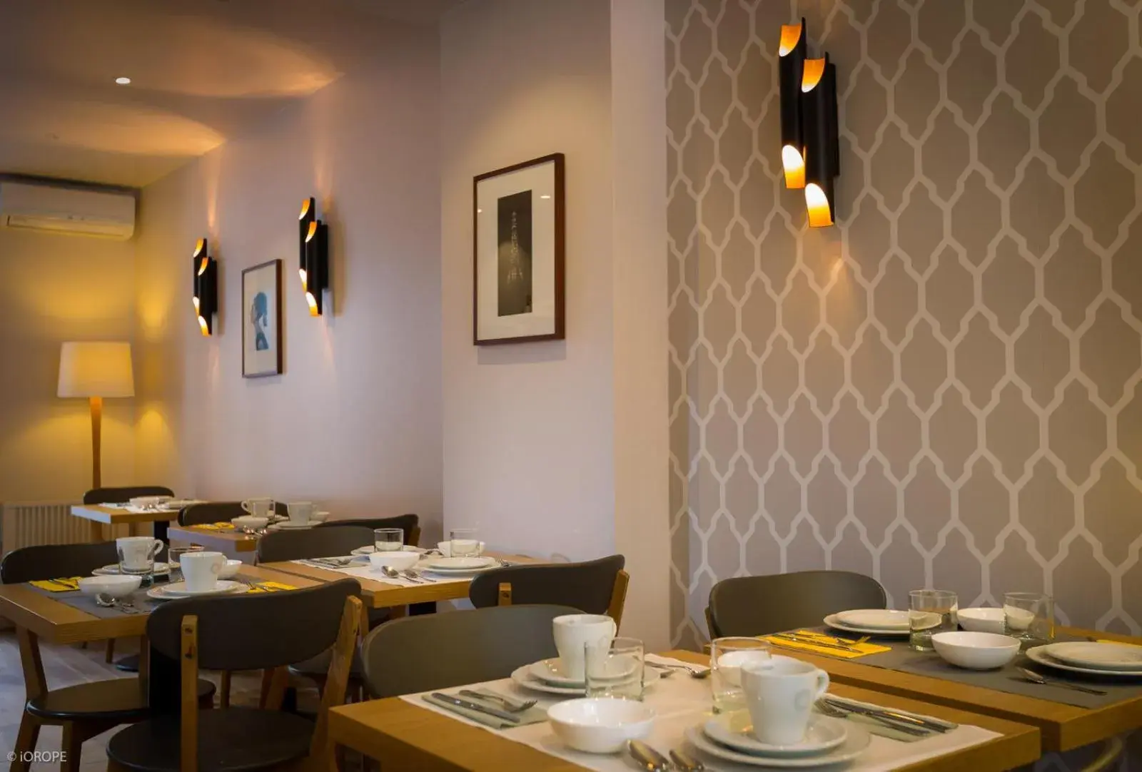 Restaurant/places to eat in Hotel Mirabeau Eiffel Restaurant/places to eat in Hotel Mirabeau Eiffel