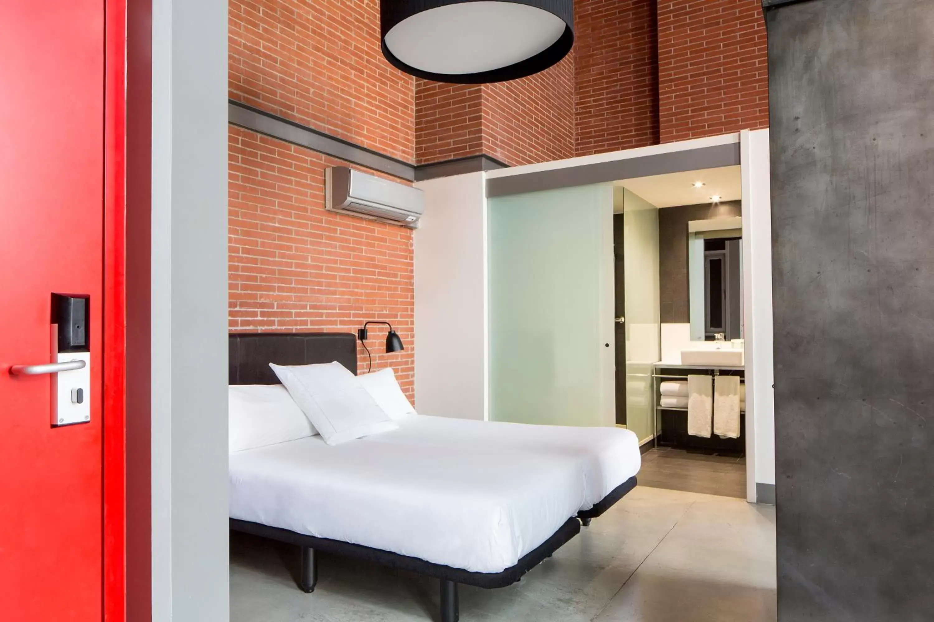 Bed in Barcelona Apartment Republica
