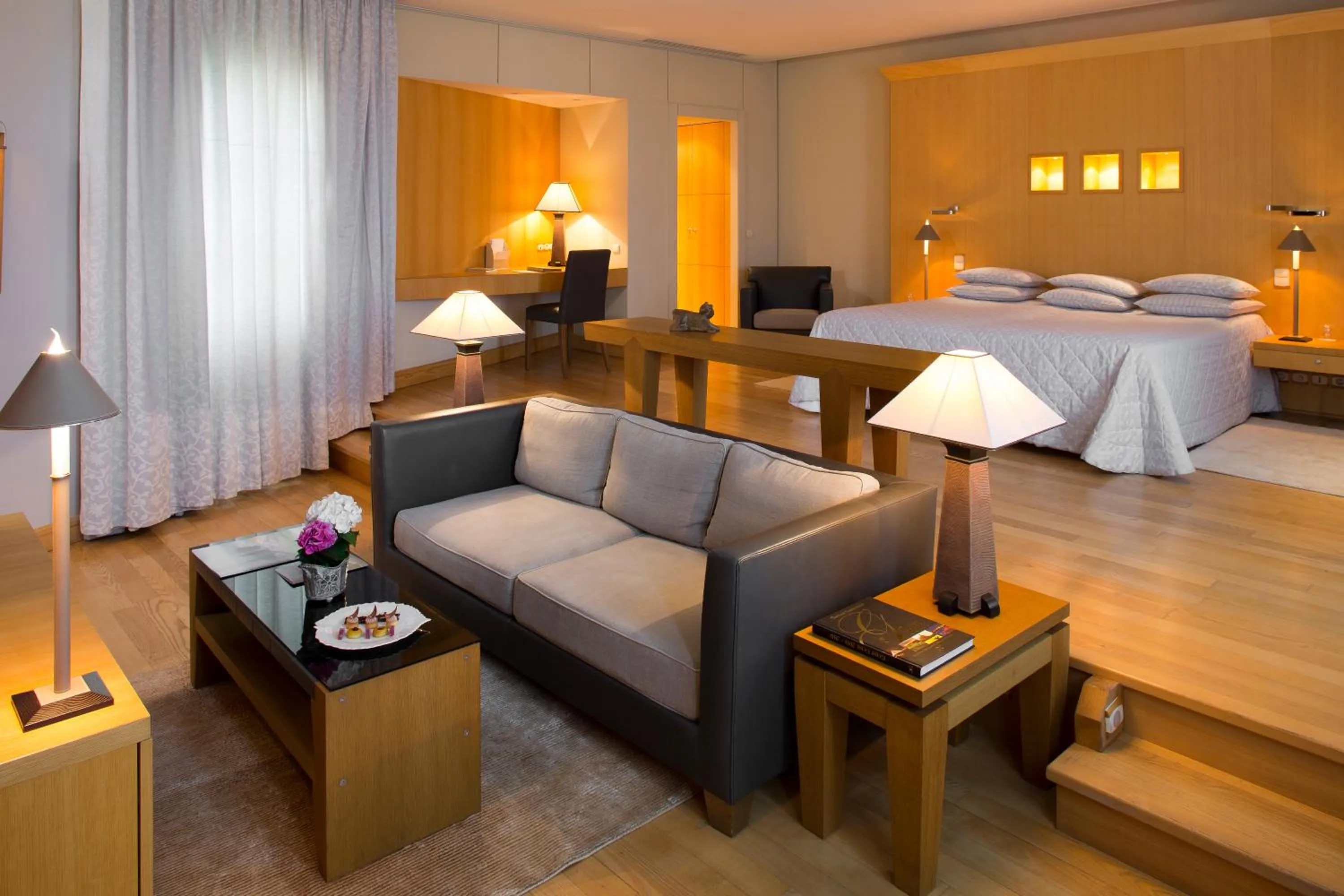 Living room, Bed in Bastide Saint Antoine - Relais & Châteaux