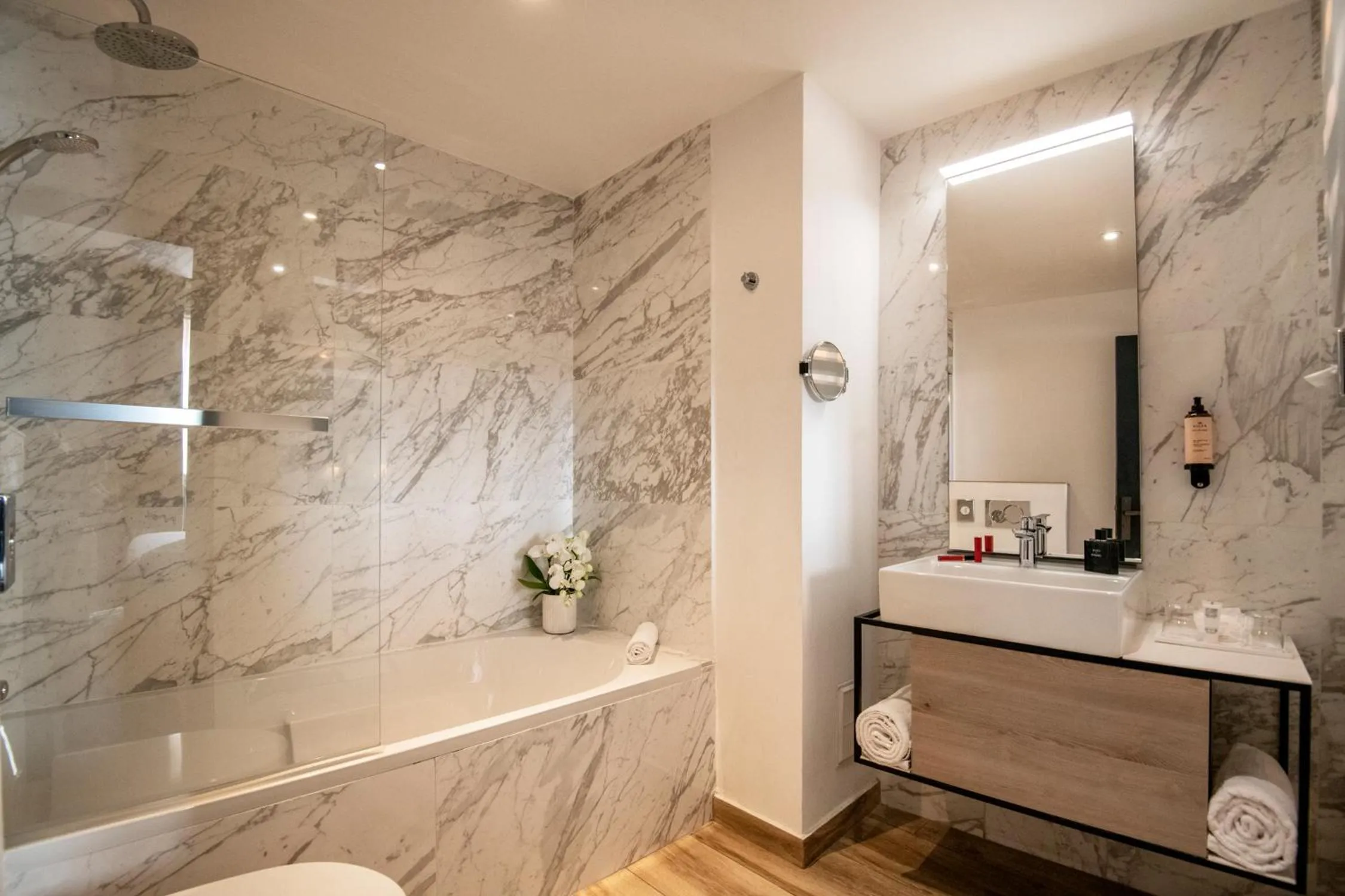 Property building in Best Western Plus Nice Cosy Hotel