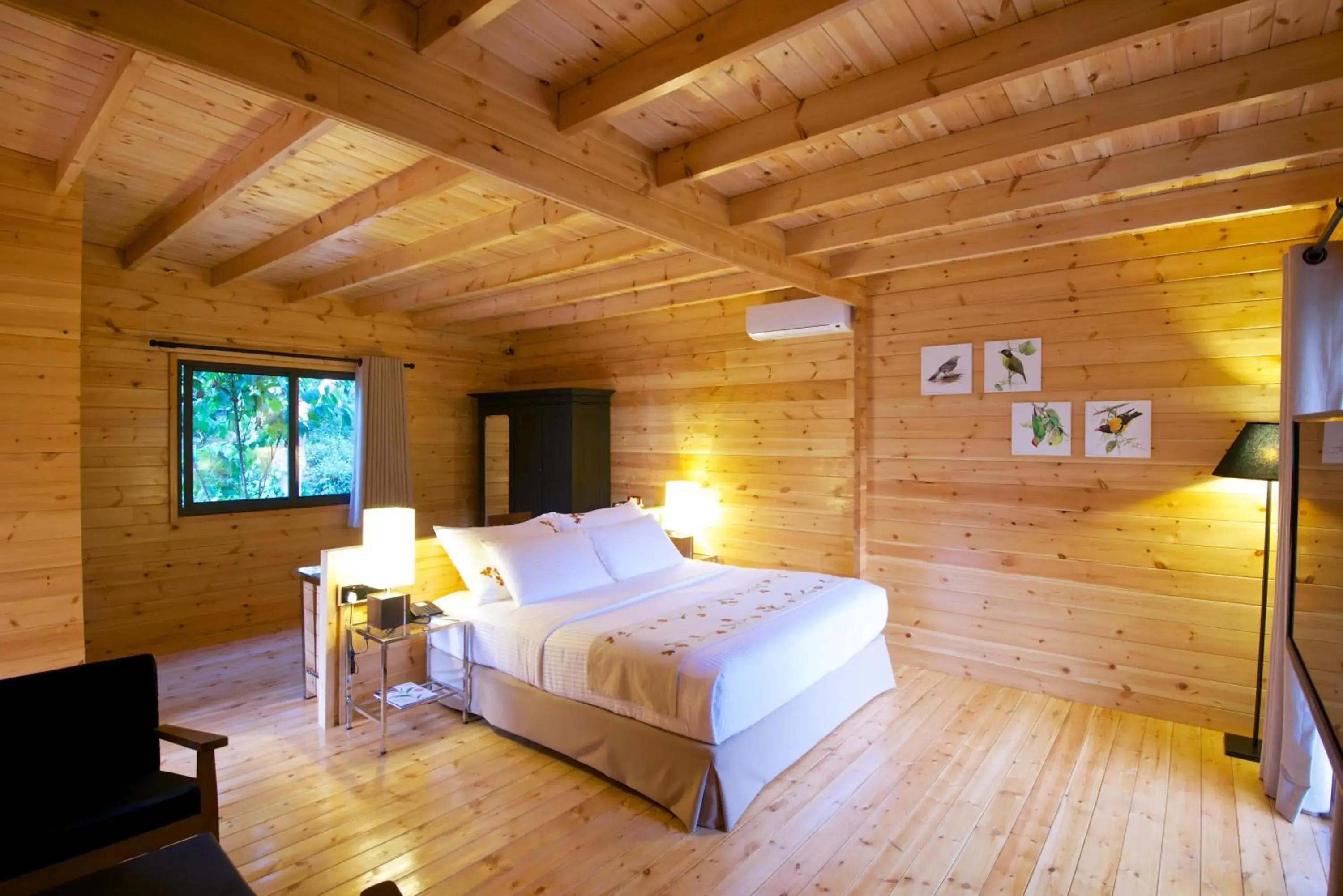 Bedroom, Bed in Mountbatten Bungalow