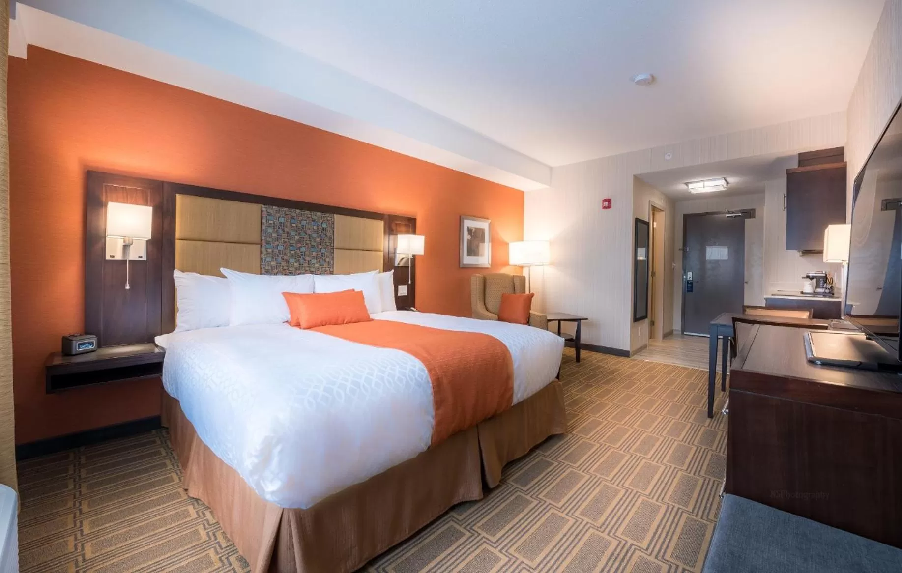 Photo of the whole room, Bed in Best Western Plus Chateau Fort St. John