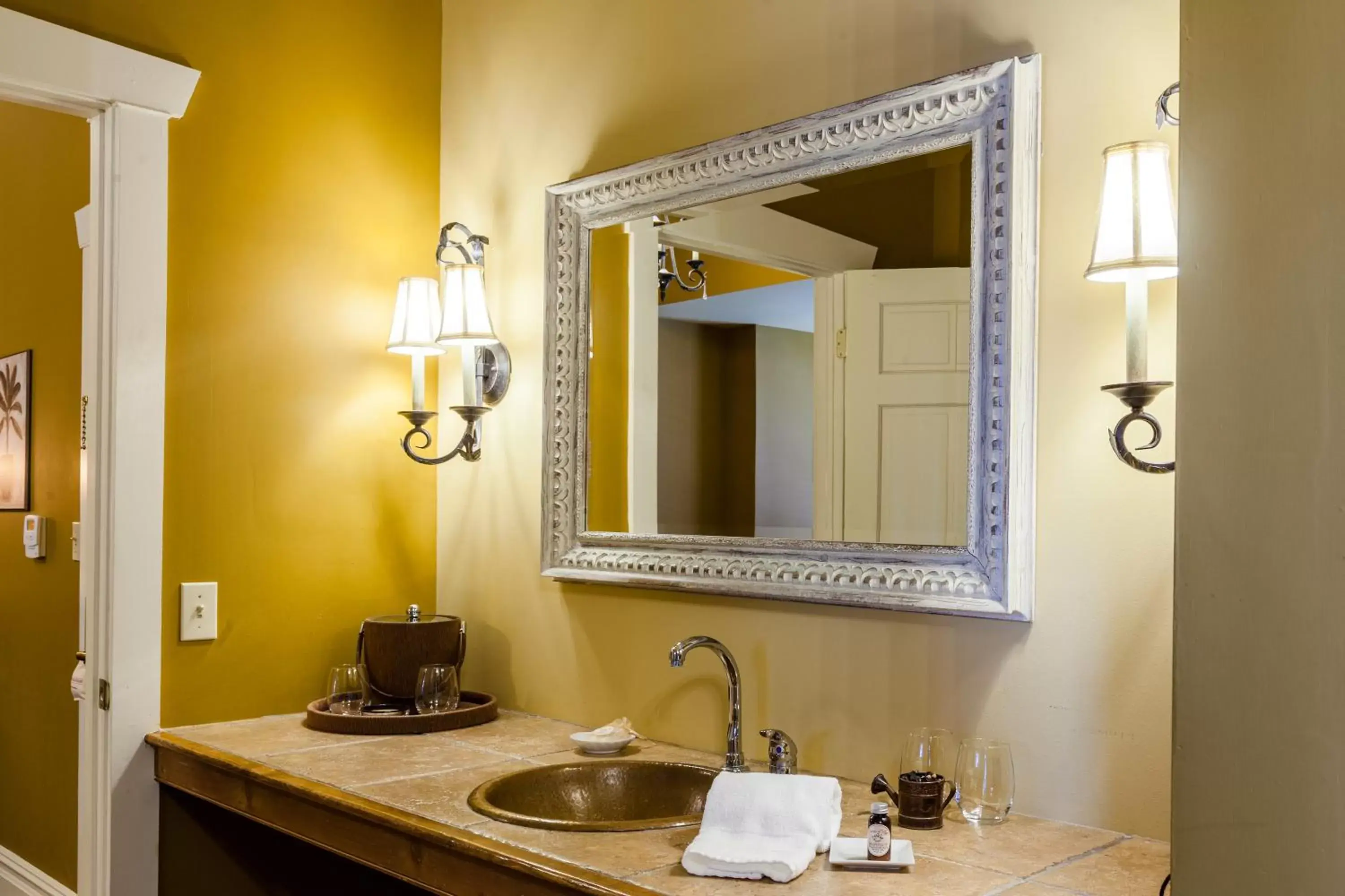 Bathroom in The Inn at Leola Village, a Historic Hotel of America