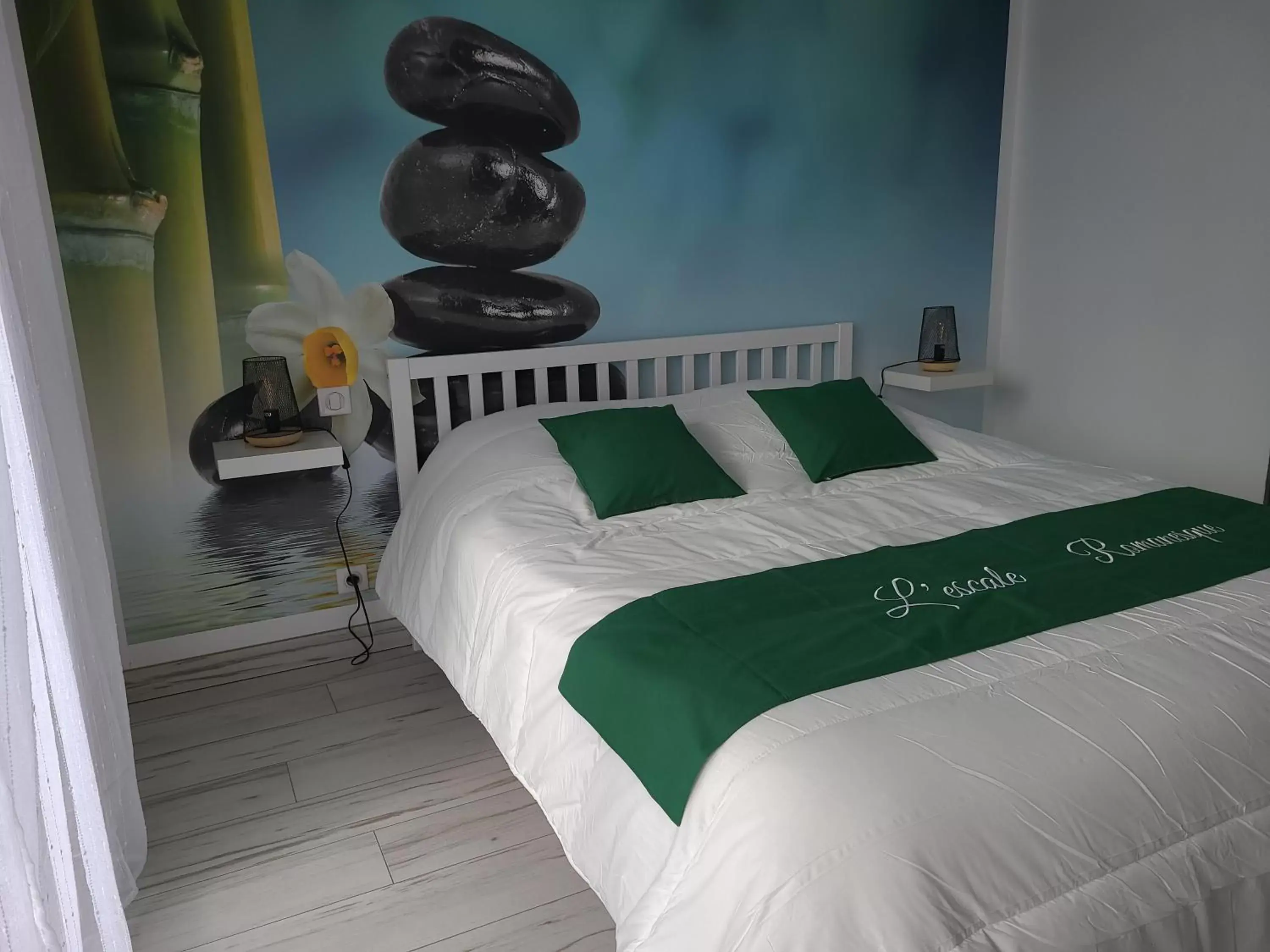 Standard King Room in L'escale Romanesque Standard King Room in L'escale Romanesque