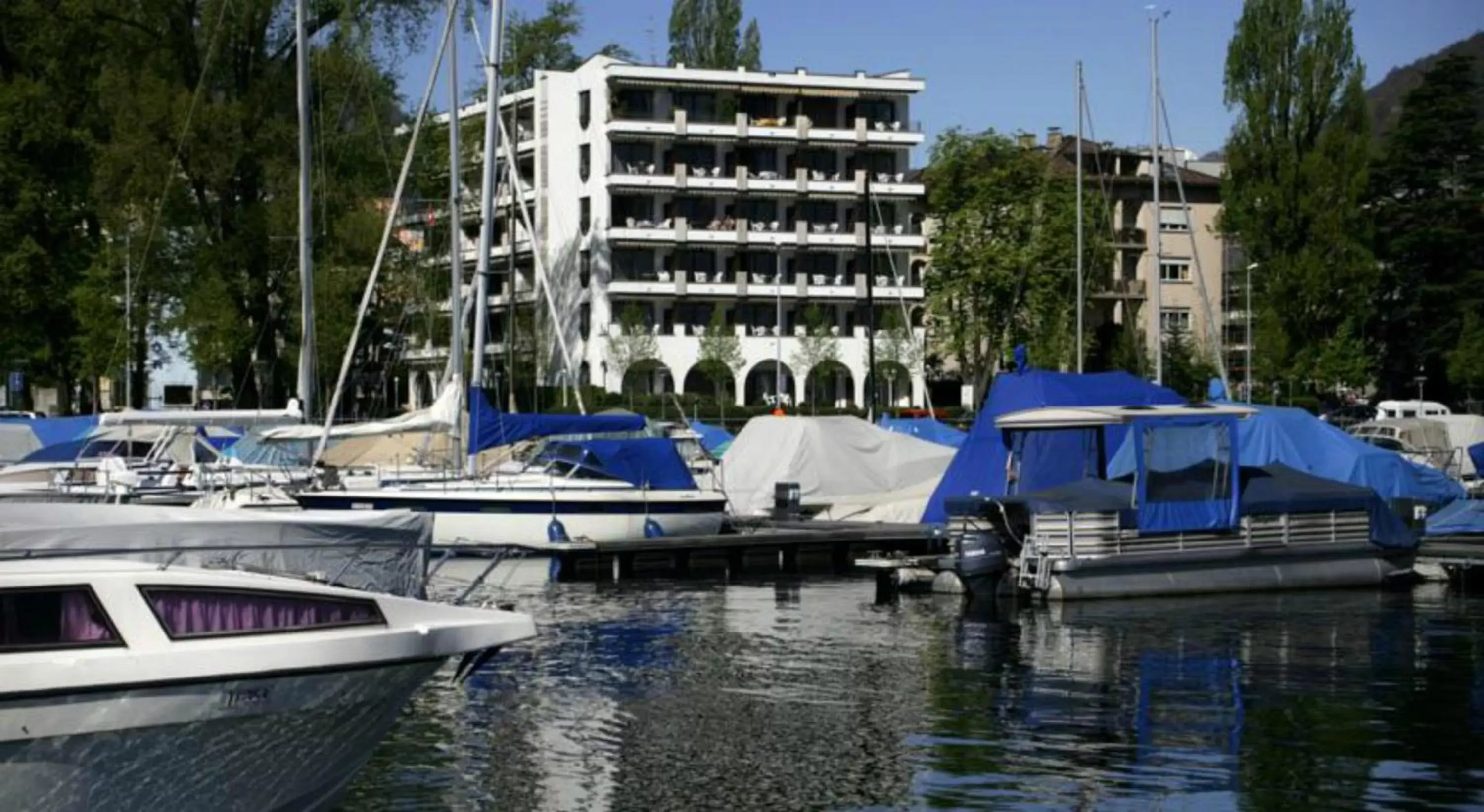 Facade/entrance in Aparthotel Al Lago